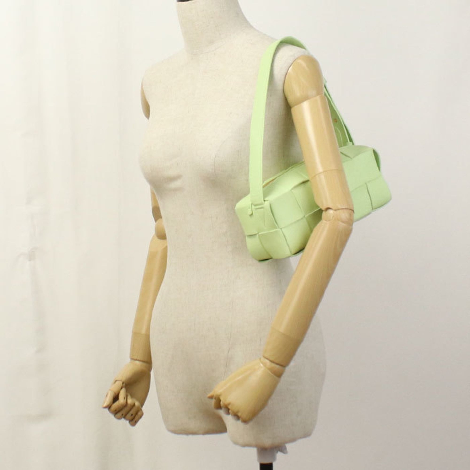 Bottega Veneta Green Leather Shoulder Bag (Pre-Owned)