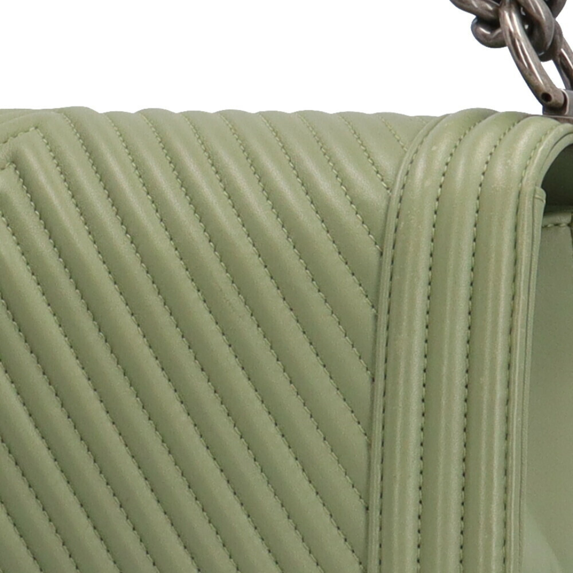Chanel Green Leather Shoulder Bag (Pre-Owned)