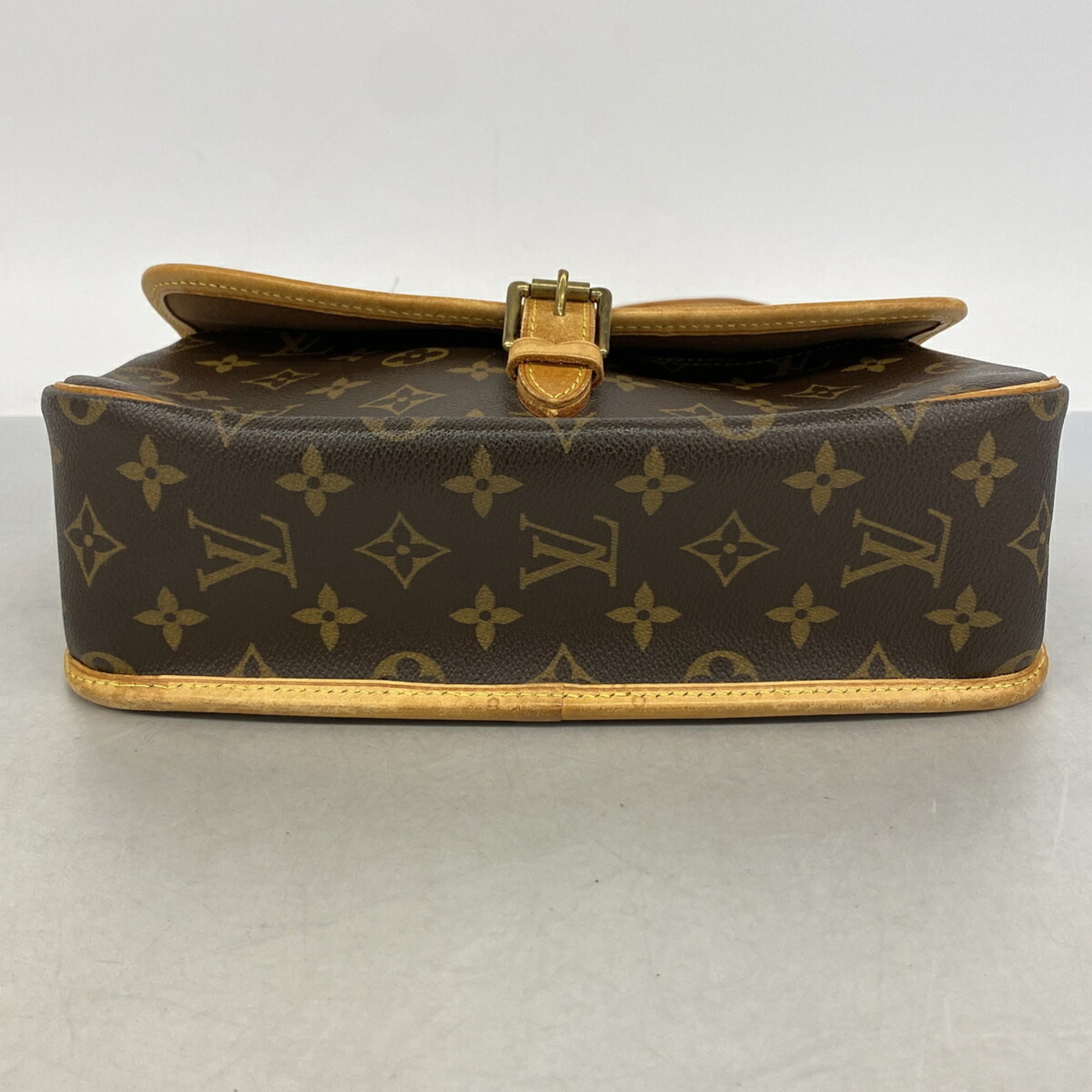 Louis Vuitton Brown Shoulder Bag (Pre-Owned)