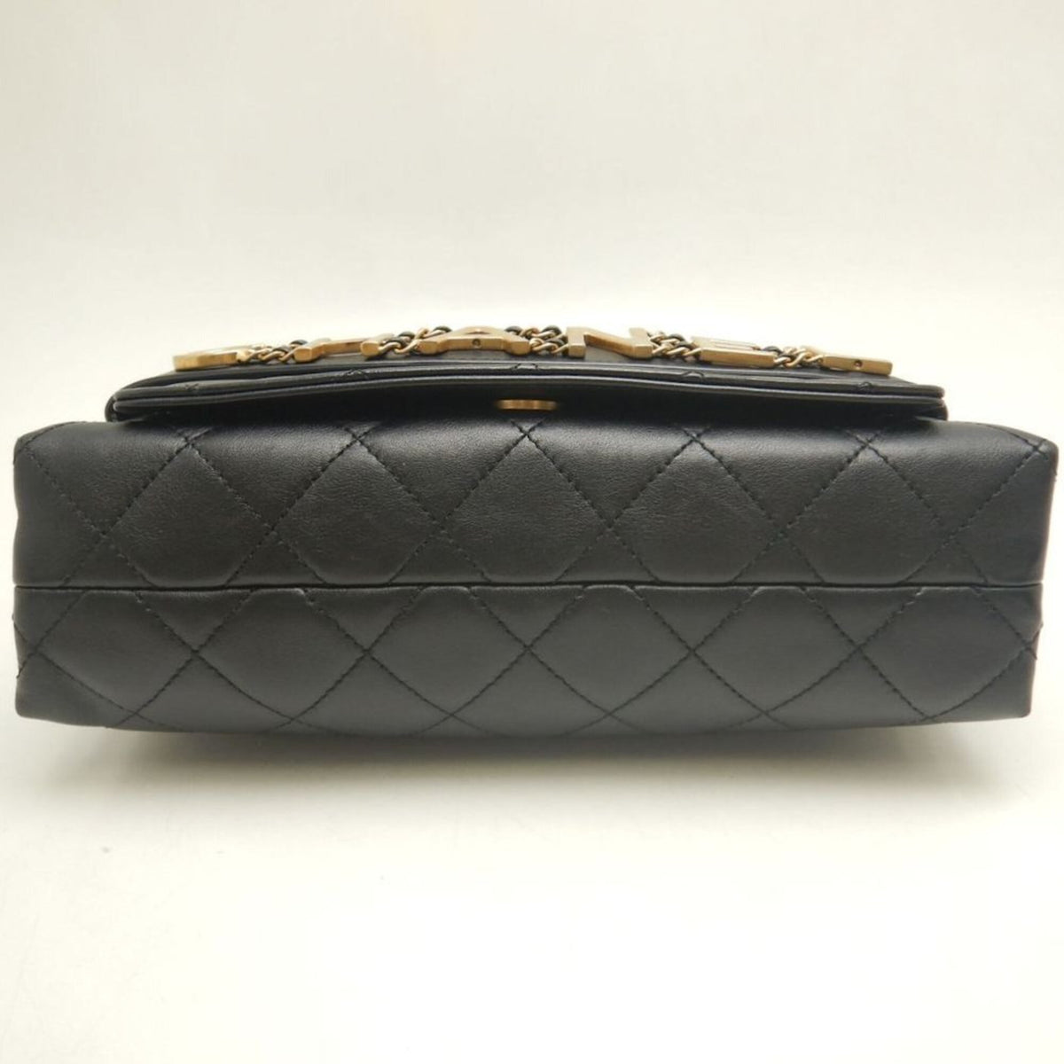 Chanel Black Leather Shoulder Bag (Pre-Owned)