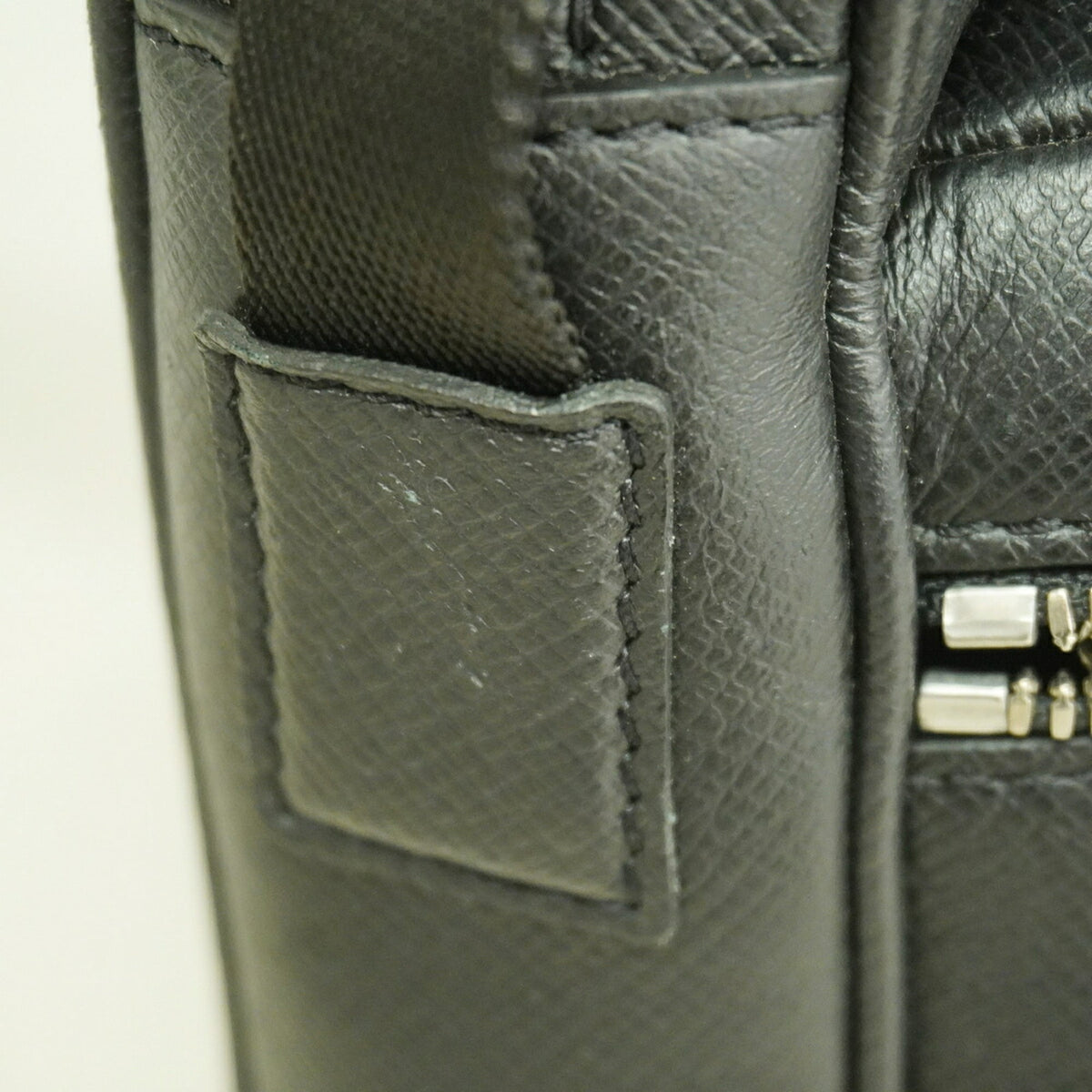 Louis Vuitton Black Shoulder Bag (Pre-Owned)