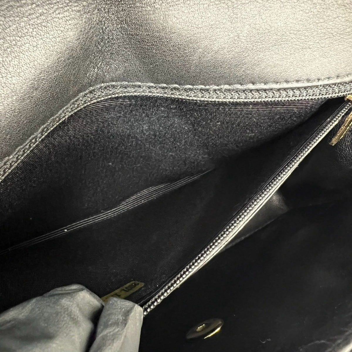 Chanel Black Leather Pochette Shoulder Bag (Pre-Owned)