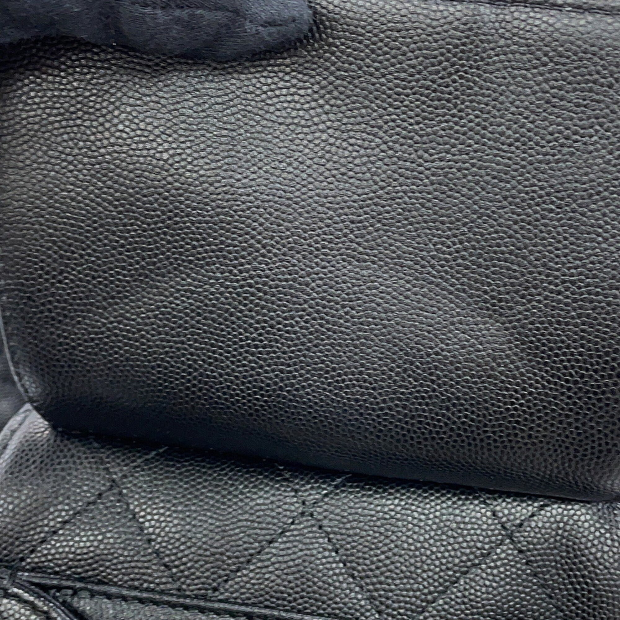 Chanel Black Grained Calfskin Shoulder Bag (Pre-Owned)
