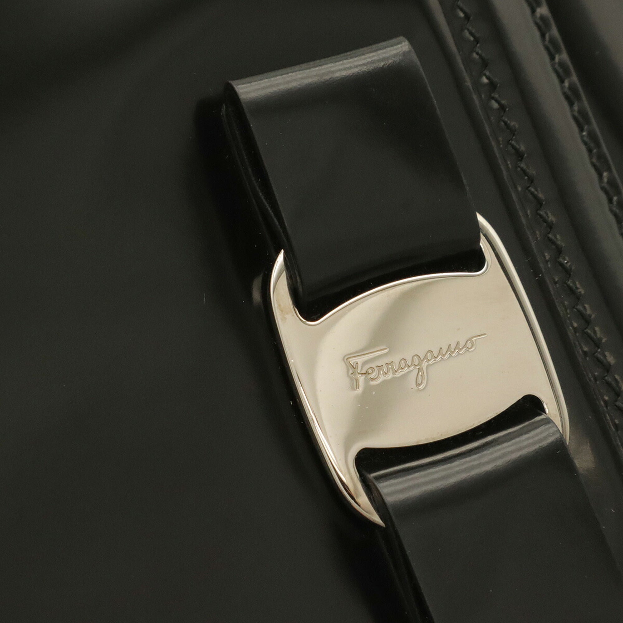 Salvatore Ferragamo Black Patent Leather Pochette Shoulder Bag (Pre-Owned)