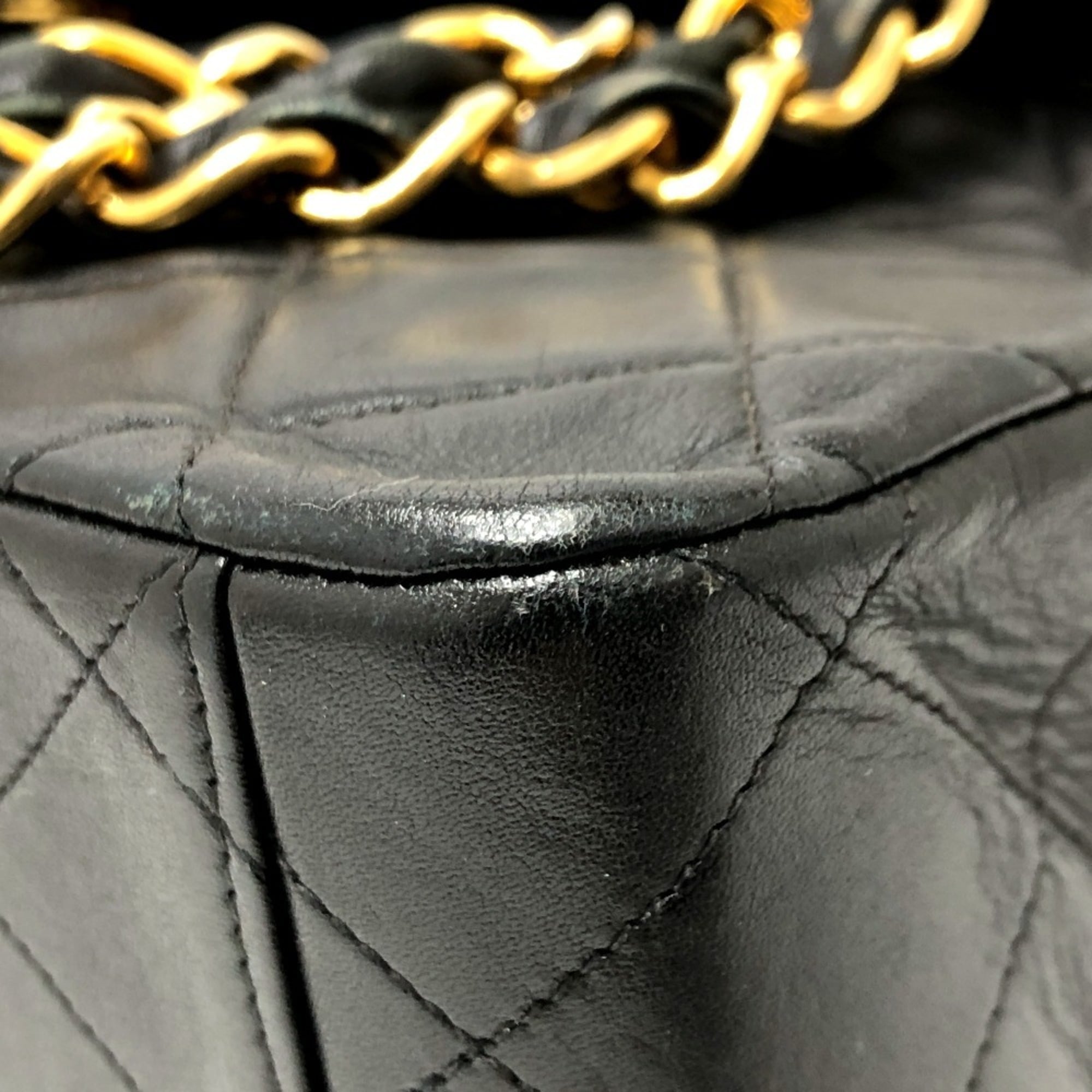 Chanel Matelasse Black Leather Shoulder Bag (Pre-Owned)
