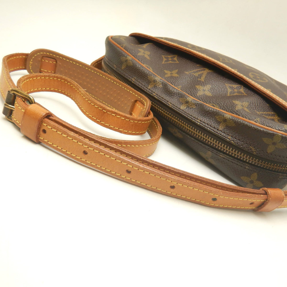 Louis Vuitton Brown Monogram Monogram Shoulder Bag (Pre-Owned)