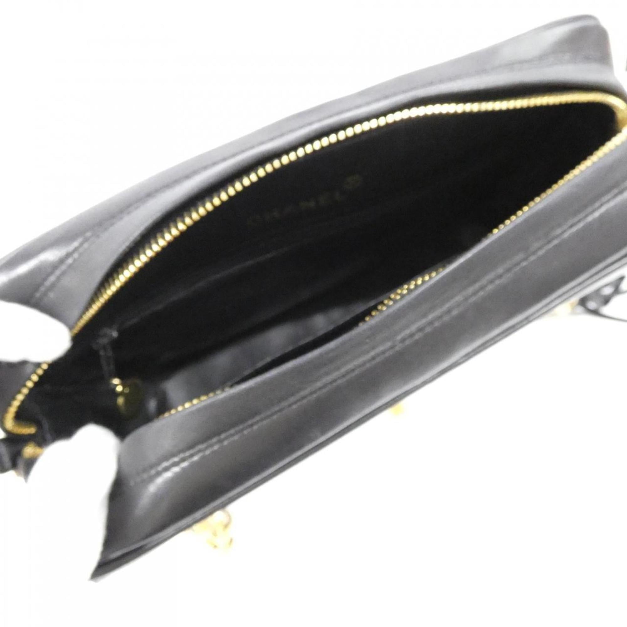 Chanel Black Leather Shoulder Bag (Pre-Owned)
