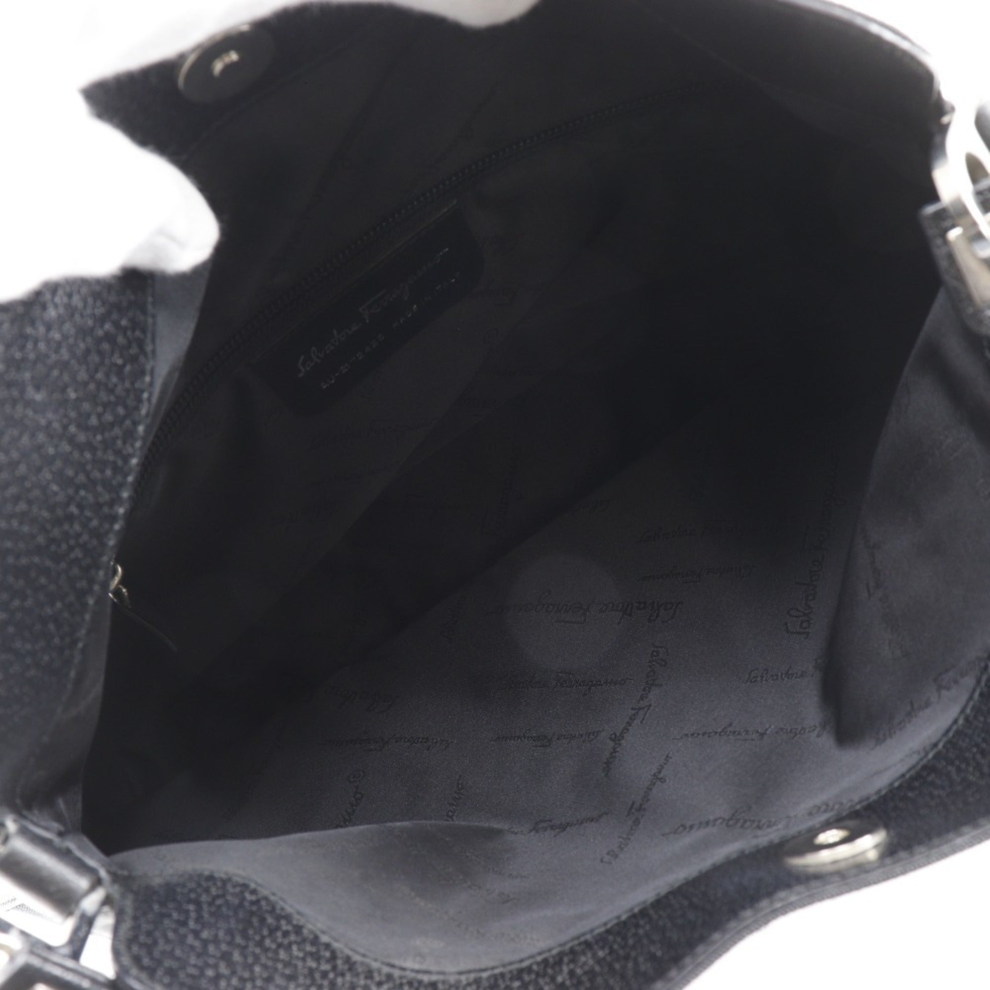 Salvatore Ferragamo Black Nylon Canvas Shoulder Bag (Pre-Owned)