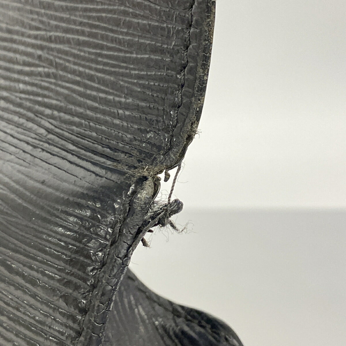 Louis Vuitton Noir Shoulder Bag (Pre-Owned)