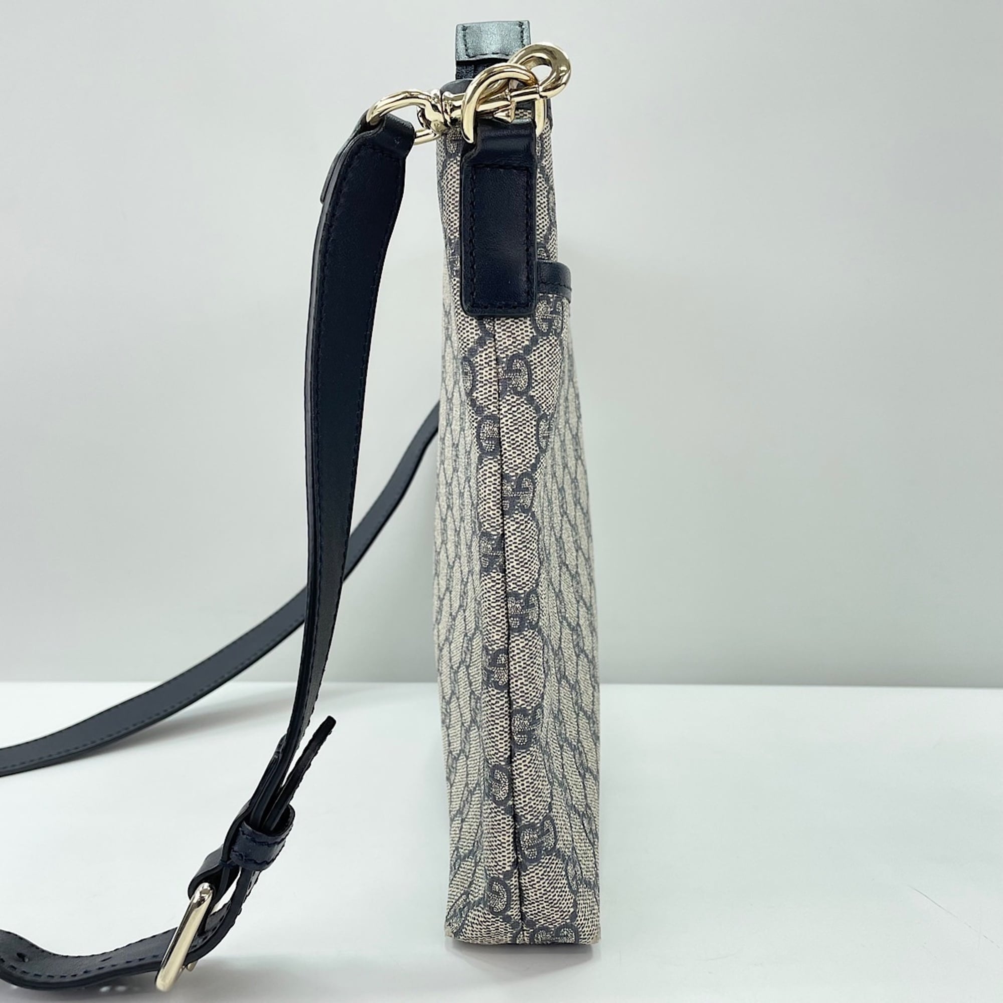 Gucci Navy Shoulder Bag (Pre-Owned)