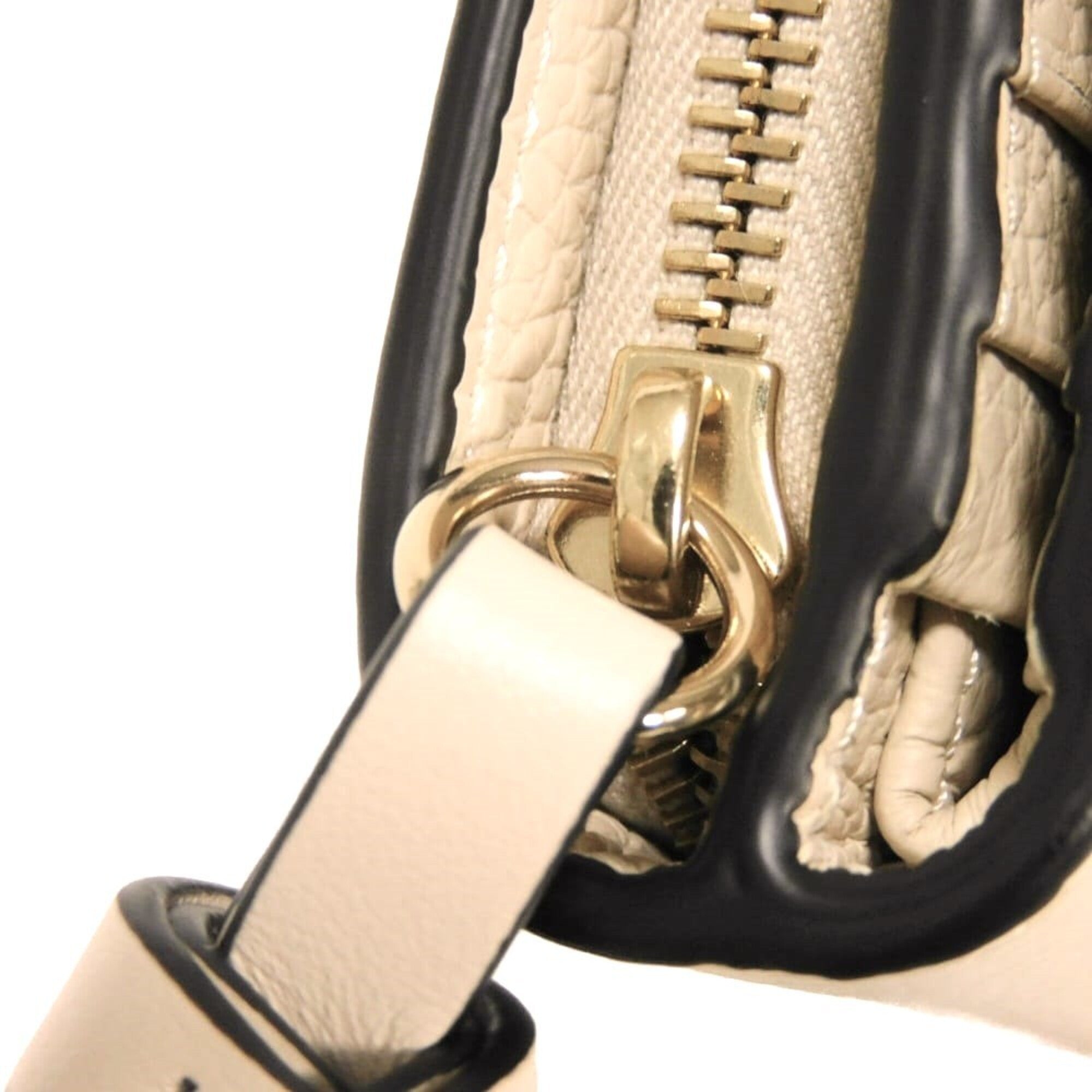 Chloé White Leather Wallet (Bi-Fold) (Pre-Owned)
