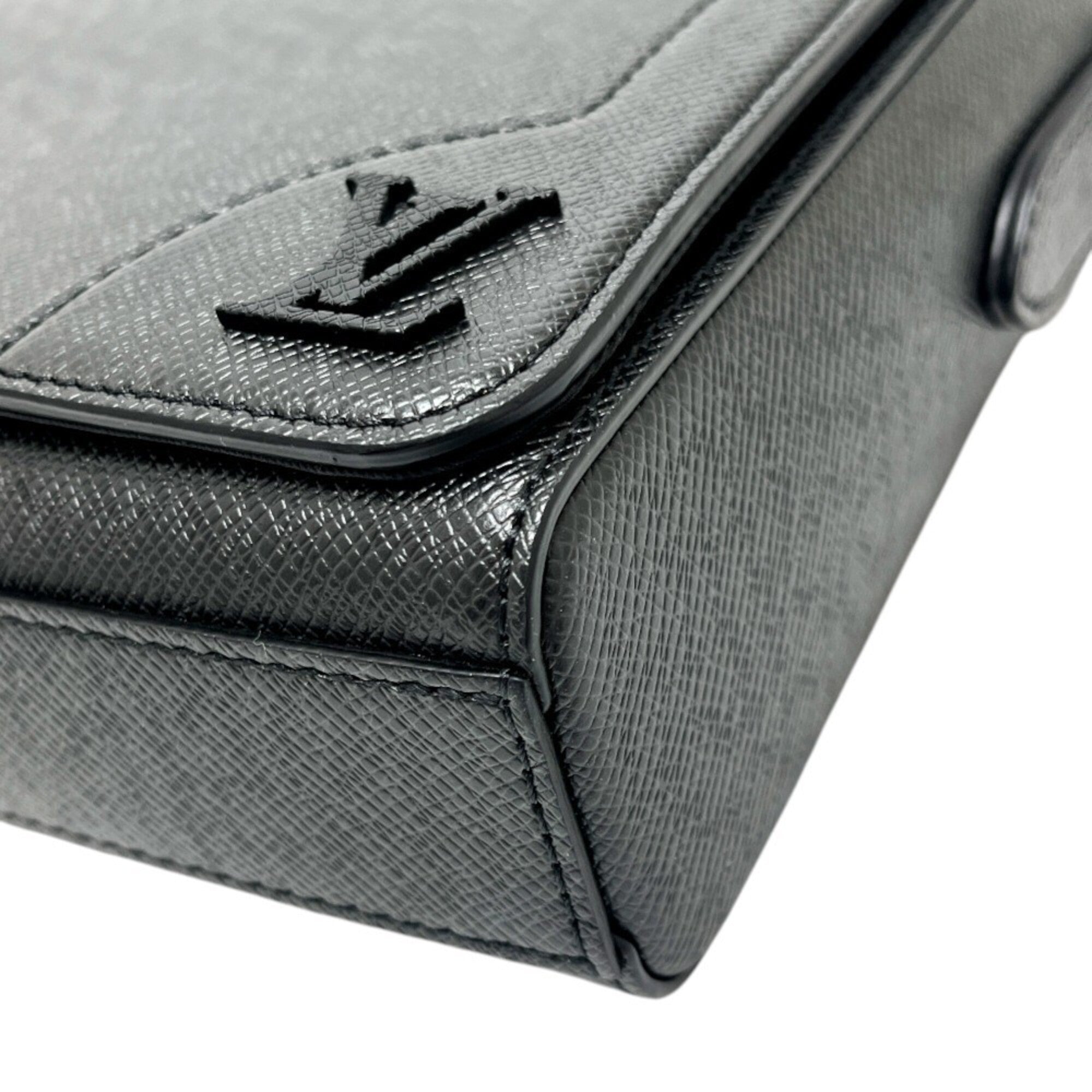 Louis Vuitton Black Noir Taiga Leather Pochette Shoulder Bag (Pre-Owned)