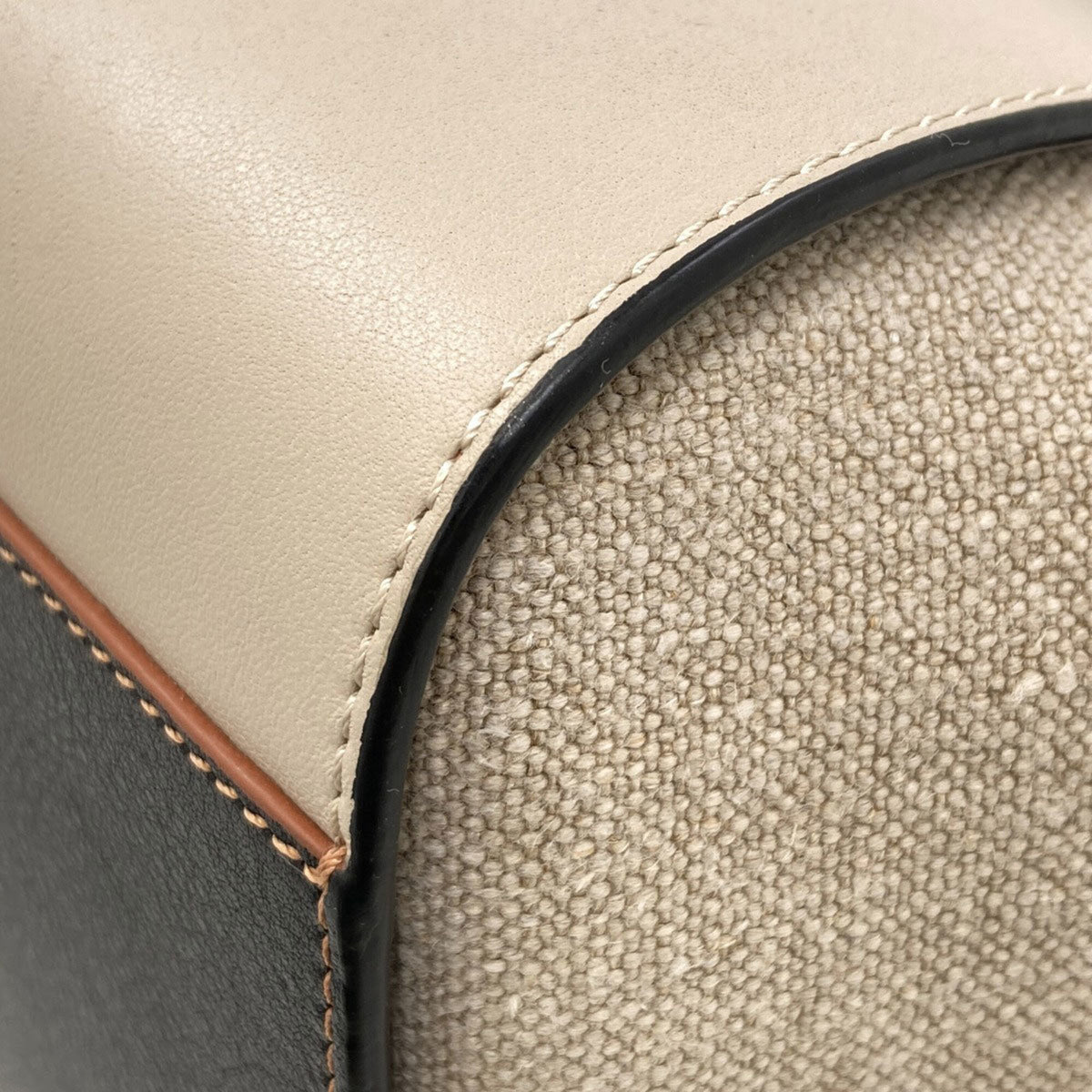 Loewe Beige Black Leather Handbag (Pre-Owned)