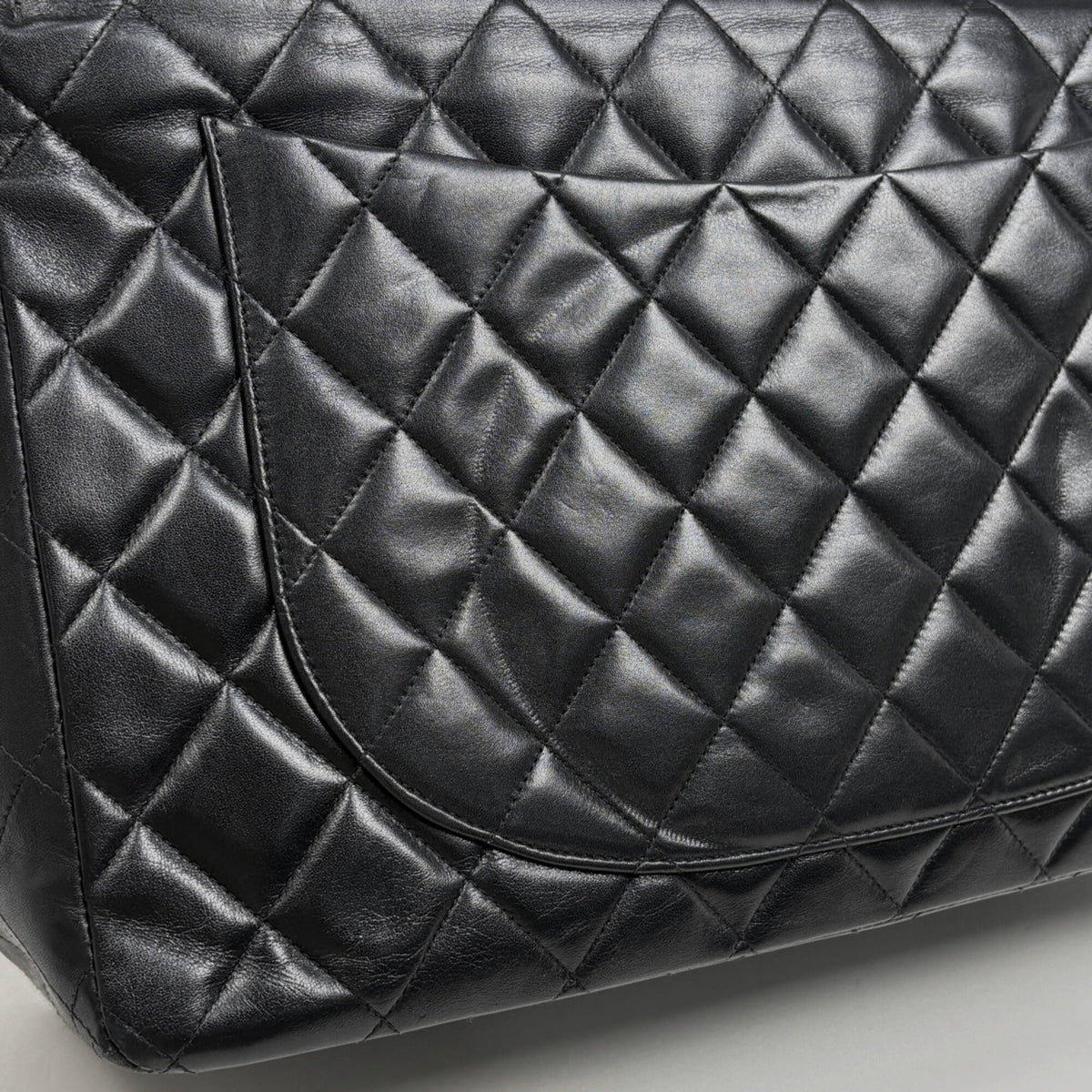 Chanel Matelasse Black Leather Shoulder Bag (Pre-Owned)