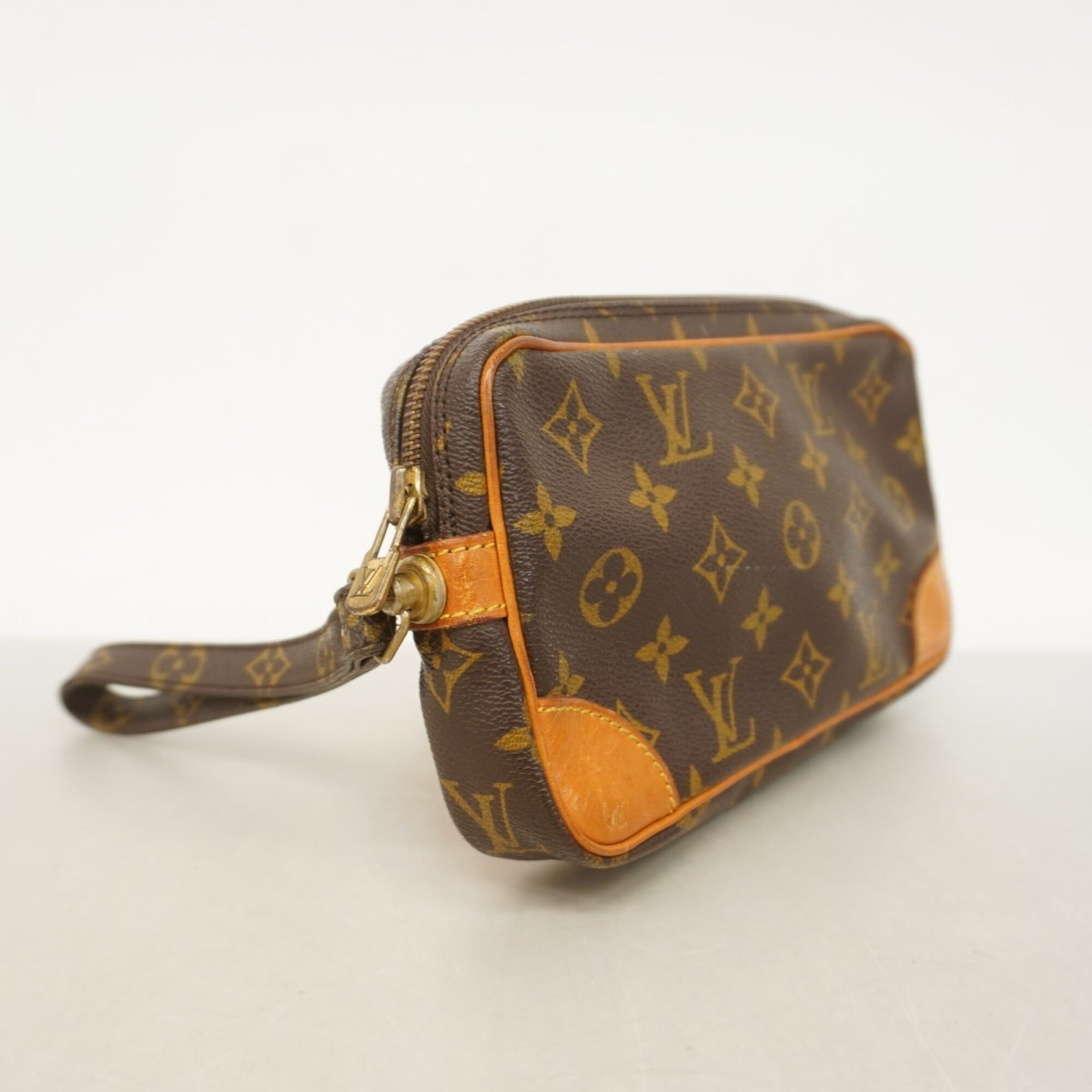Louis Vuitton Brown Clutch Bag (Pre-Owned)