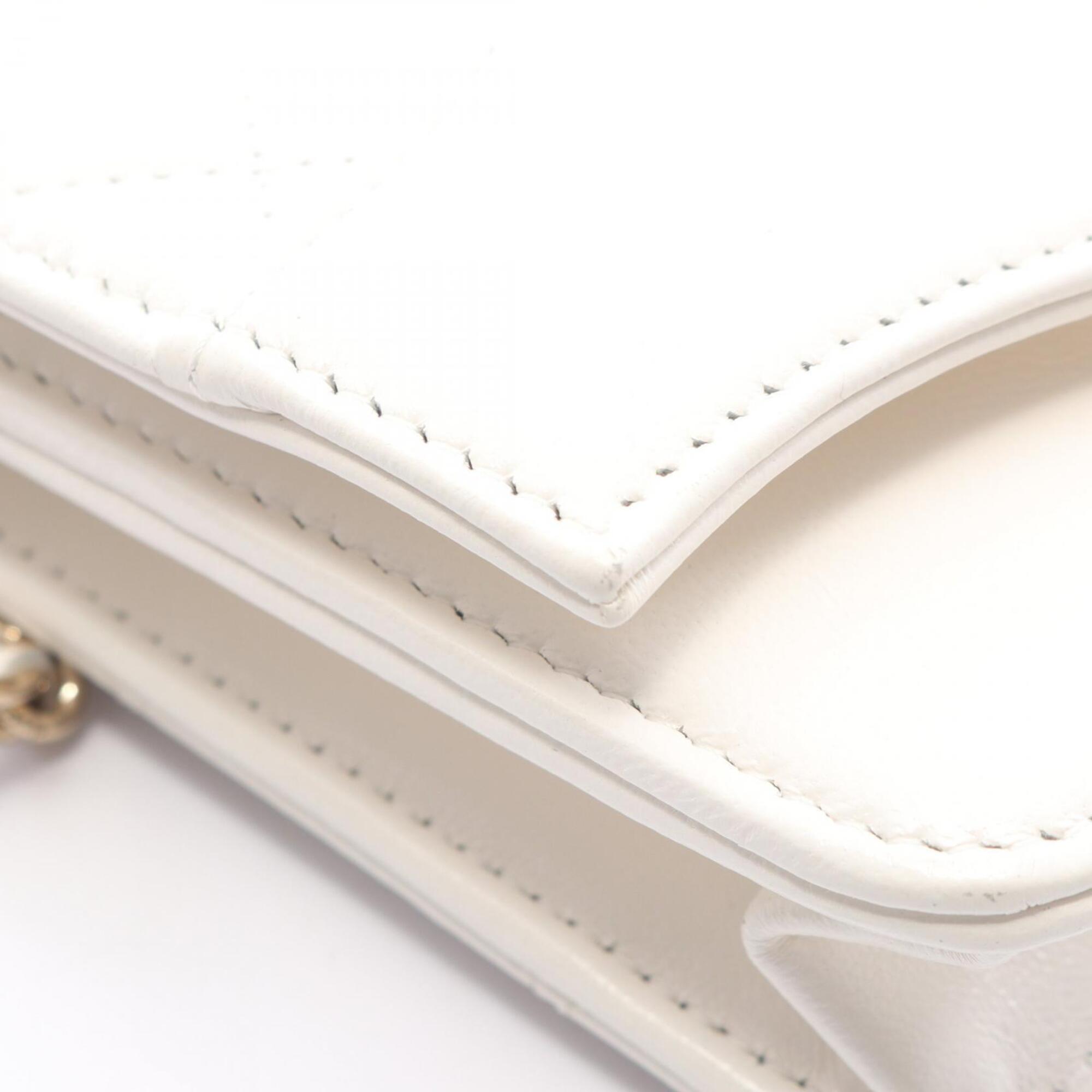 Chanel Matelasse White Leather Handbag Shoulder Bag (Pre-Owned)