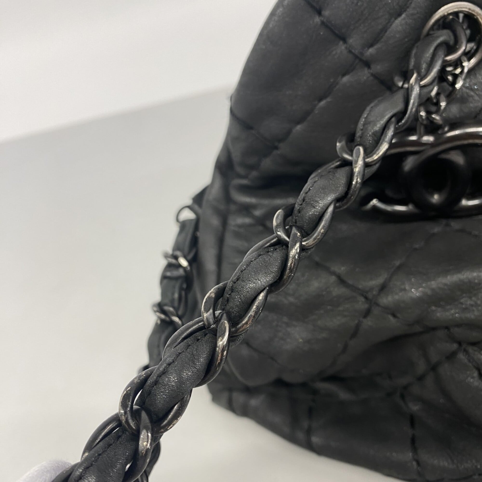 Chanel Black Shoulder Bag (Pre-Owned)