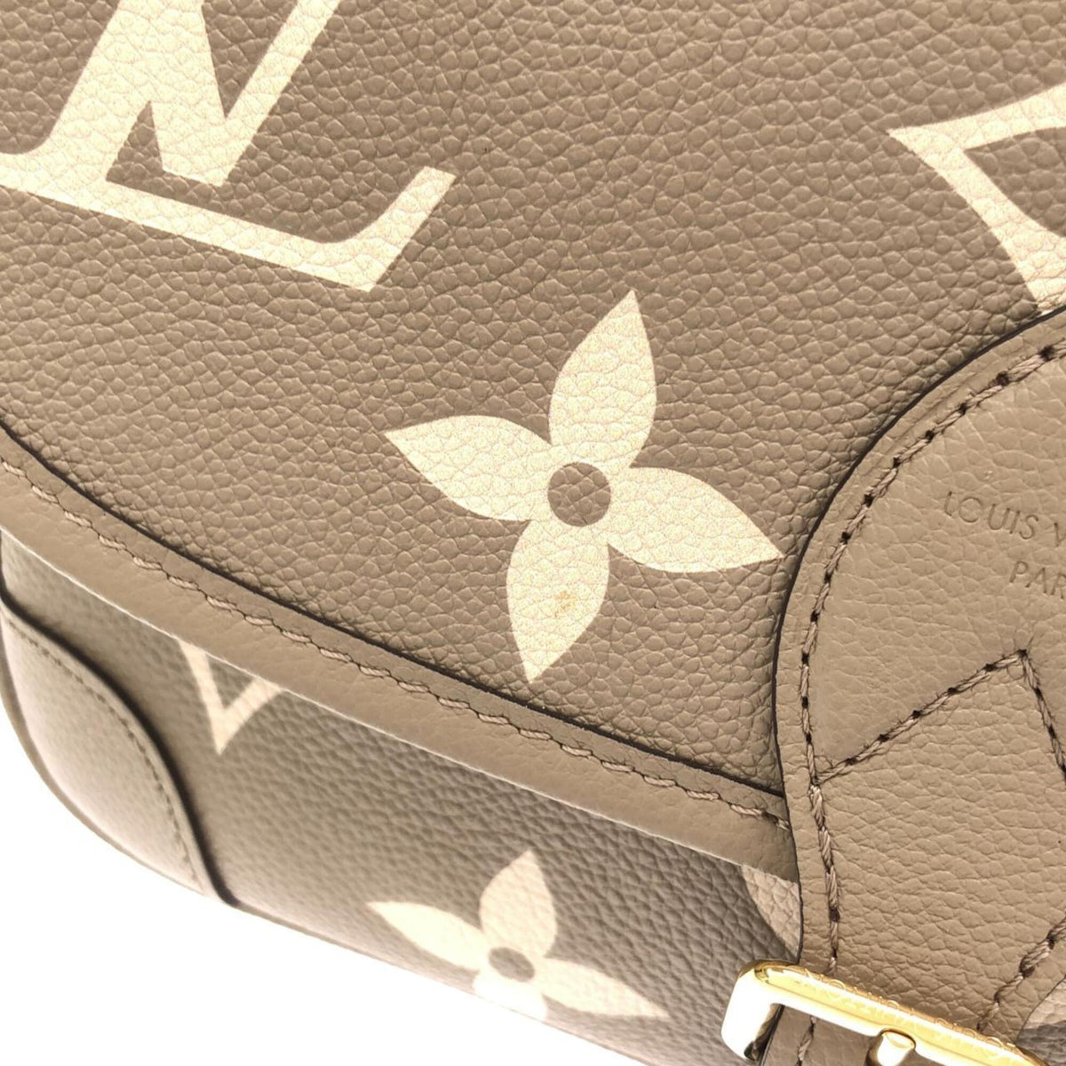 Louis Vuitton Cream Tourterelle Leather Shoulder Bag (Pre-Owned)