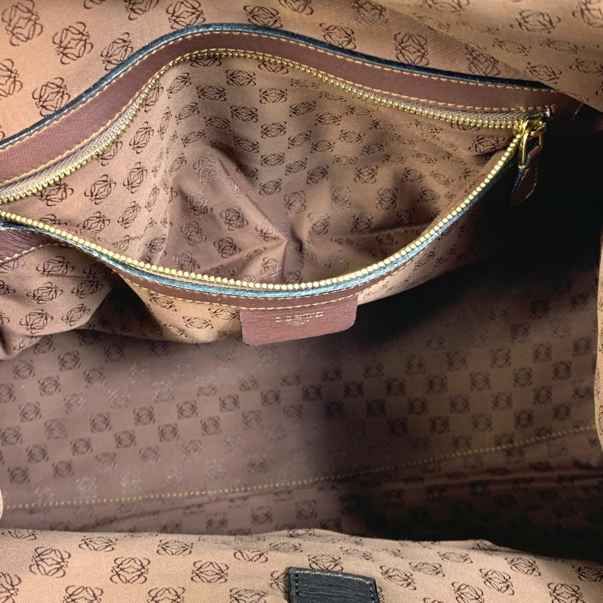 Loewe Black Leather Handbag (Pre-Owned)