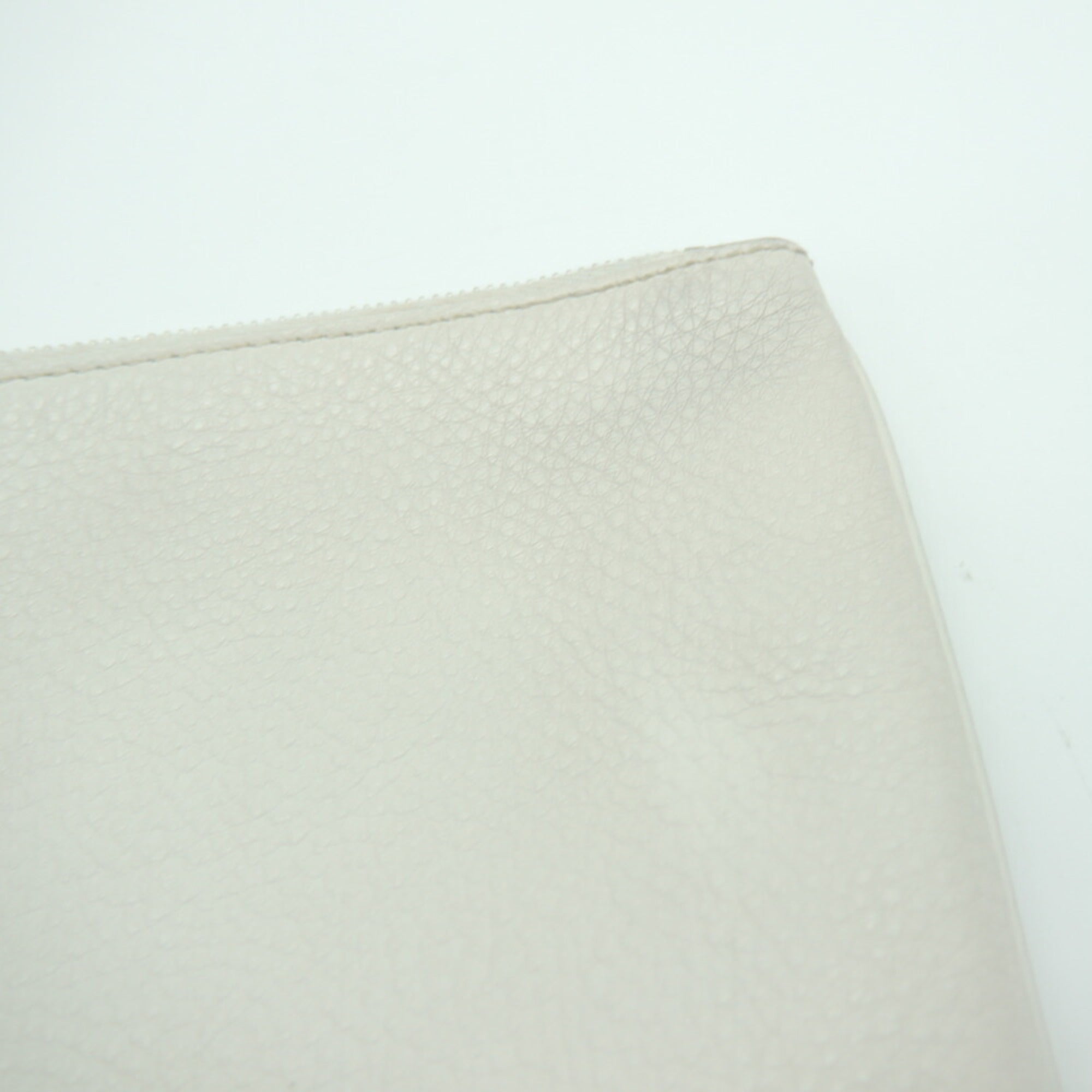 Balenciaga White Leather Clutch Bag (Pre-Owned)