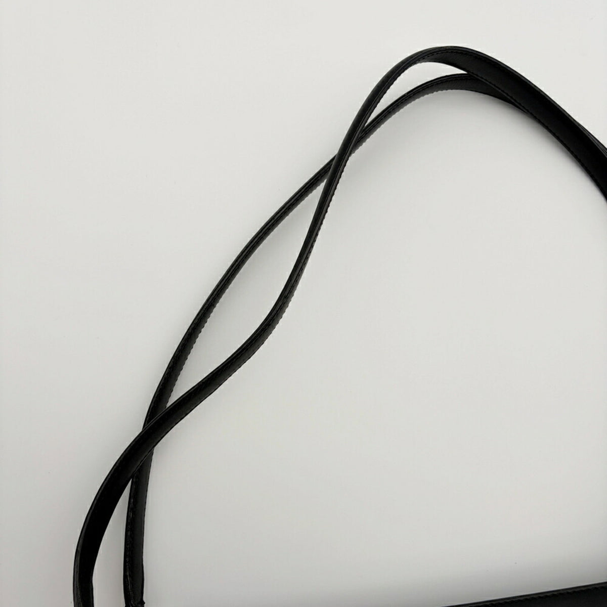 Salvatore Ferragamo Black Leather Shoulder Bag (Pre-Owned)