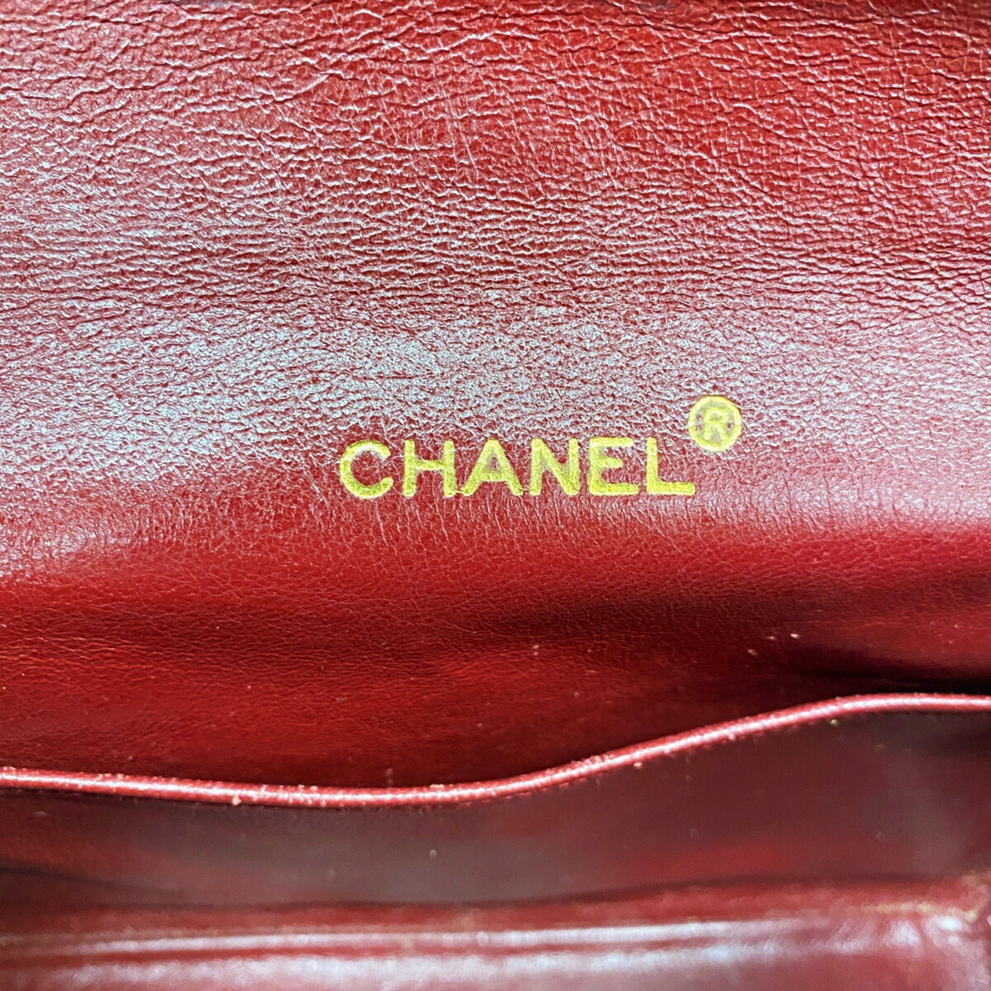 Chanel Black Leather Shoulder Bag (Pre-Owned)