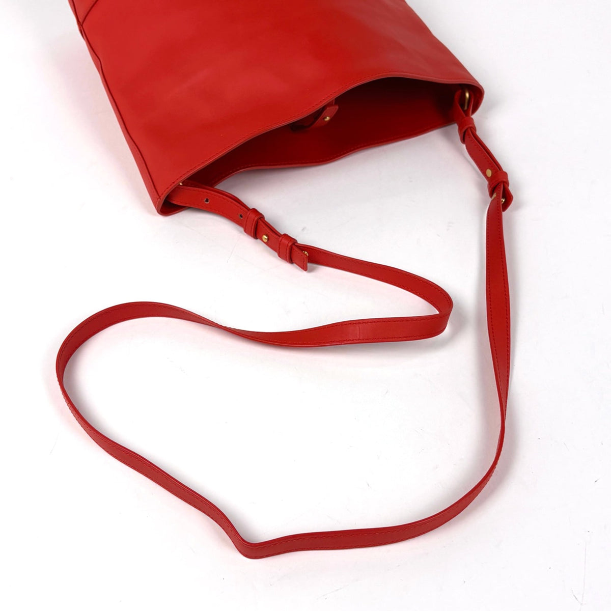 Bottega Veneta Red Color Leather Shoulder Bag (Pre-Owned)