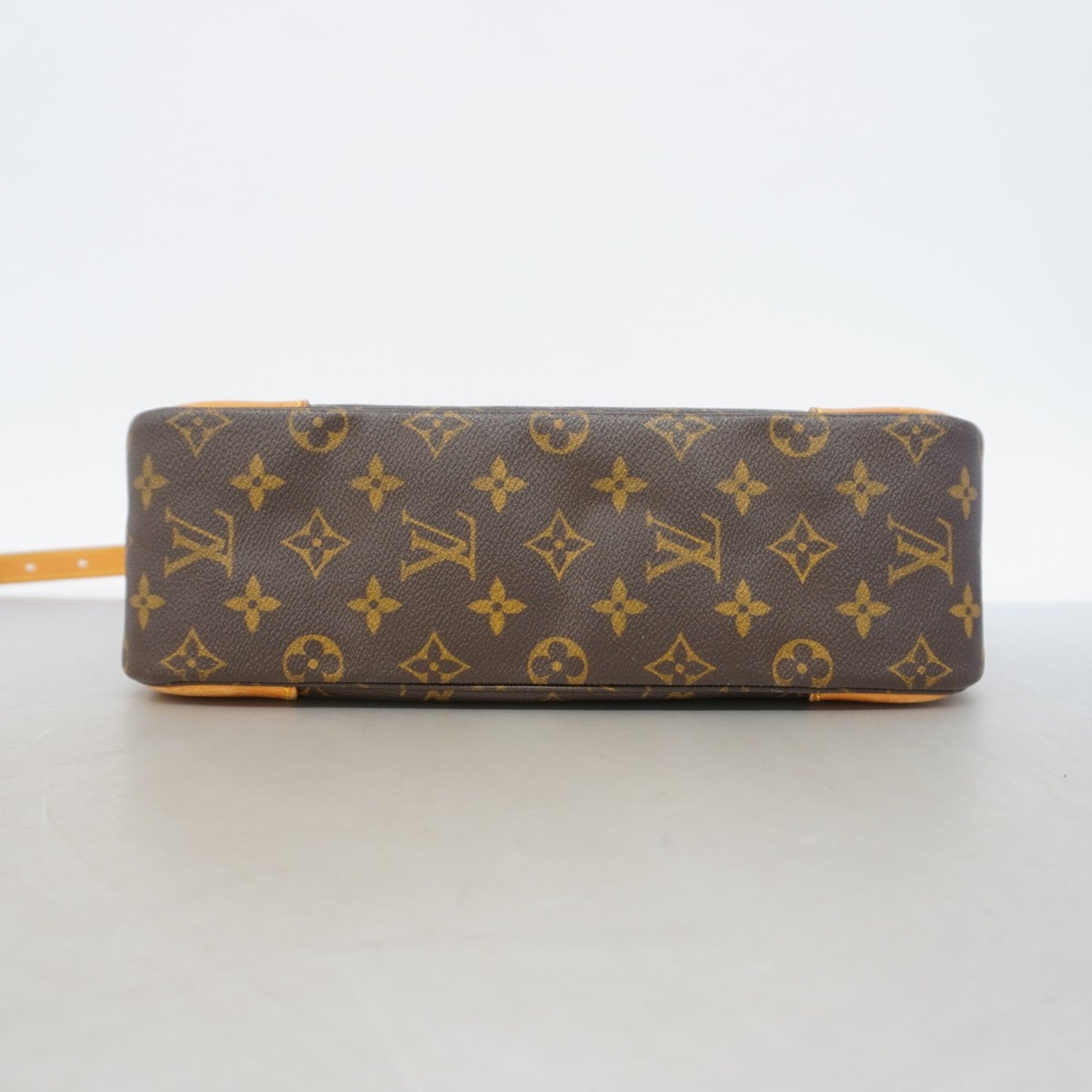 Louis Vuitton Brown Shoulder Bag (Pre-Owned)