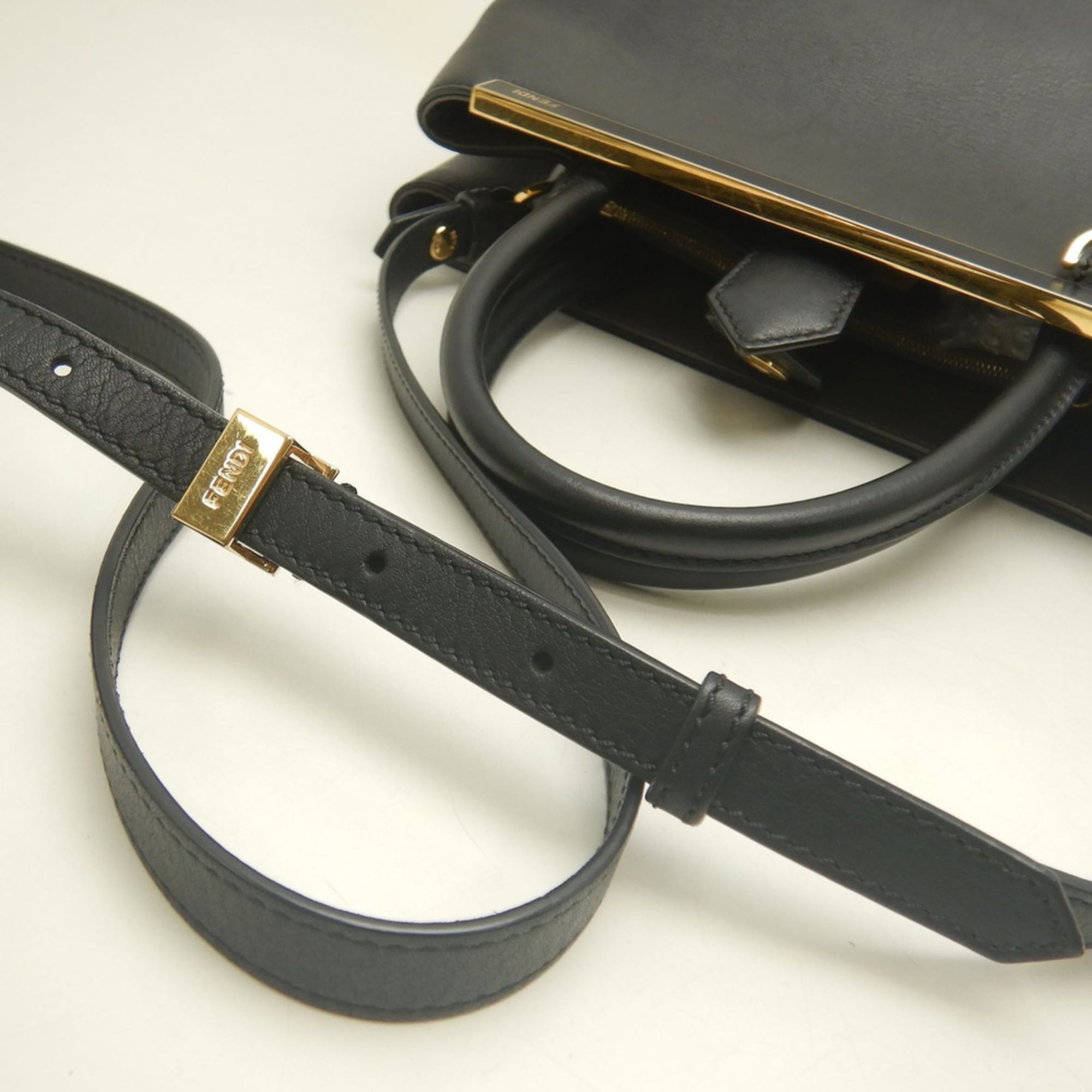 Fendi Black Leather Handbag (Pre-Owned)
