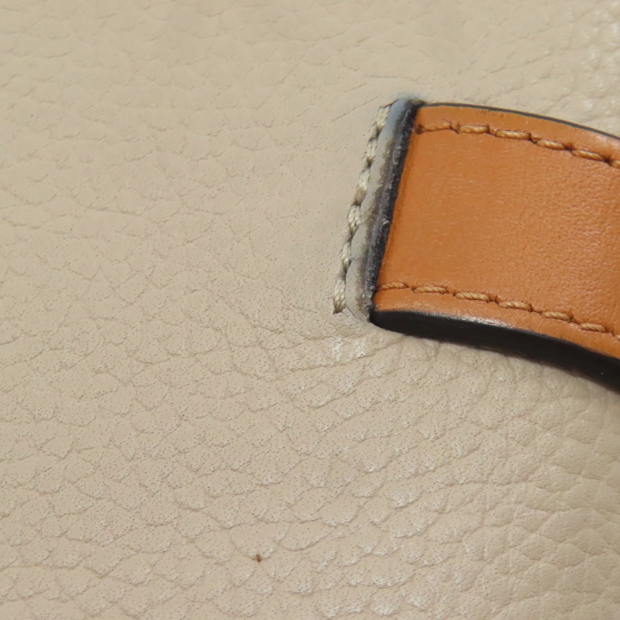 Loewe Beige Leather Wallet (Bi-Fold) (Pre-Owned)
