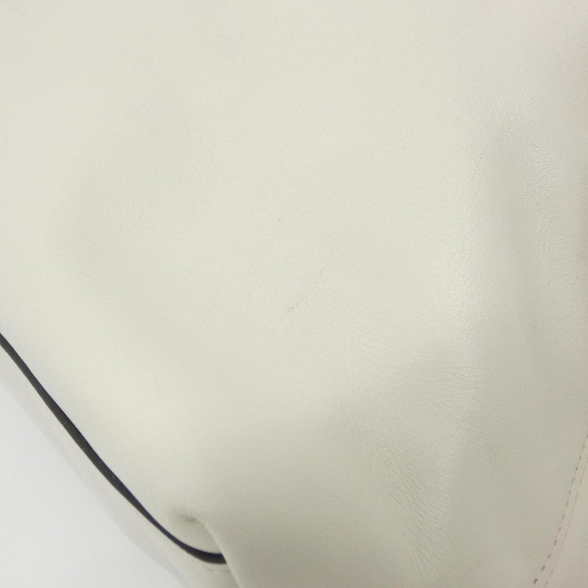 Gucci White Leather Handbag (Pre-Owned)