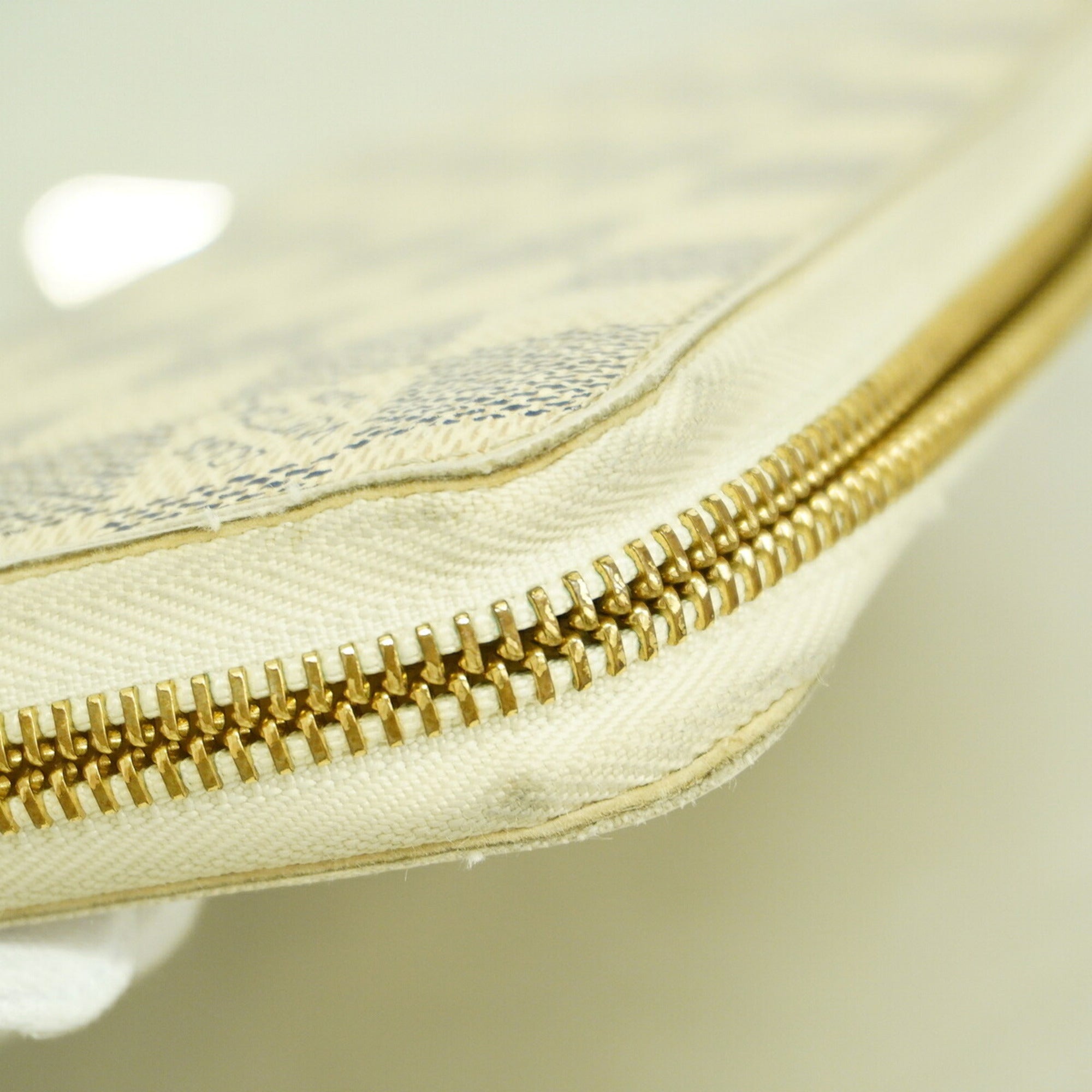Louis Vuitton White Long Wallet (Bi-Fold) (Pre-Owned)