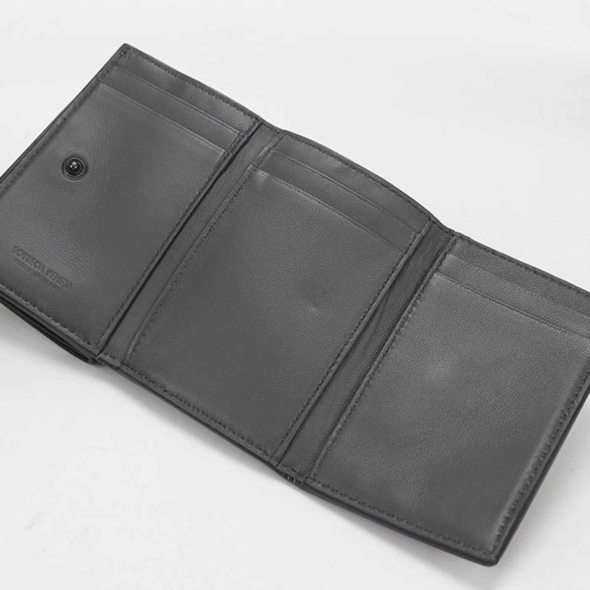 Bottega Veneta Black Leather Wallet (Tri-Fold) (Pre-Owned)