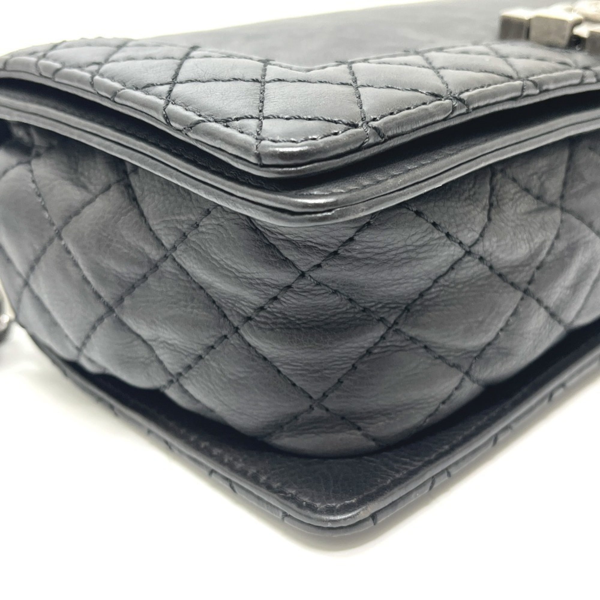 Chanel Boy Chanel Black Leather Shoulder Bag (Pre-Owned)