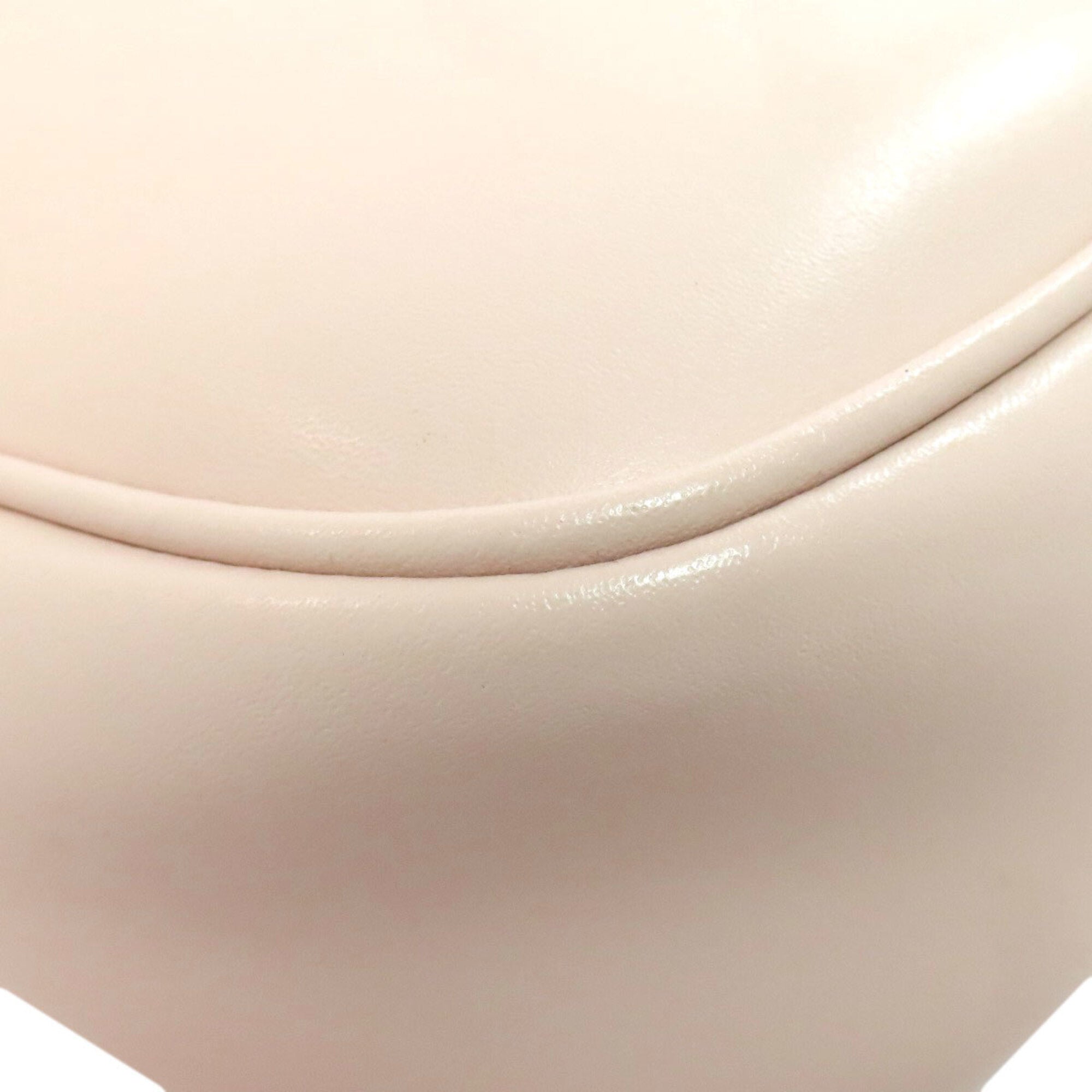 Salvatore Ferragamo Beige White Leather Shoulder Bag (Pre-Owned)