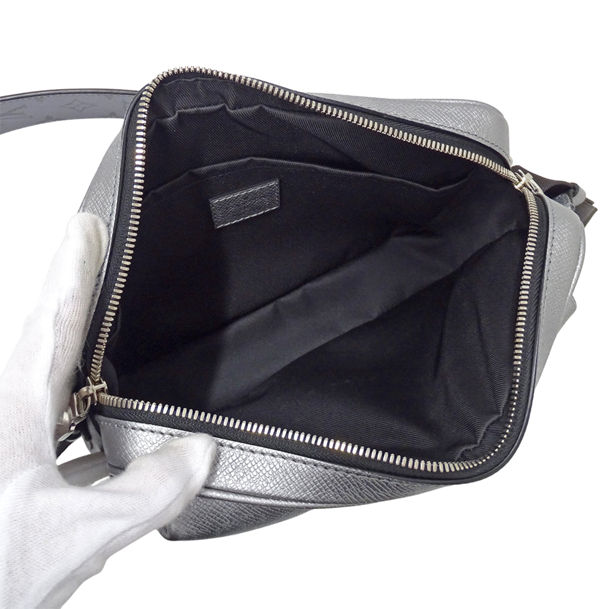 Louis Vuitton Gunmetal Silver Gray Taigarama Handbag Shoulder Bag (Pre-Owned)