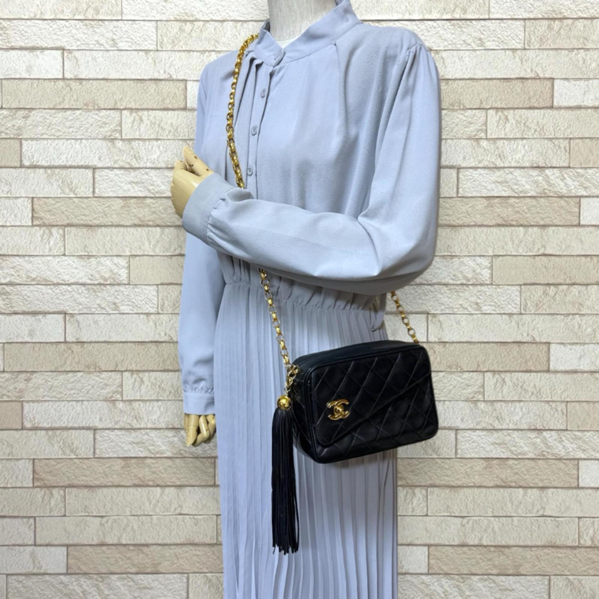 Chanel Matelasse Black Suede Shoulder Bag (Pre-Owned)