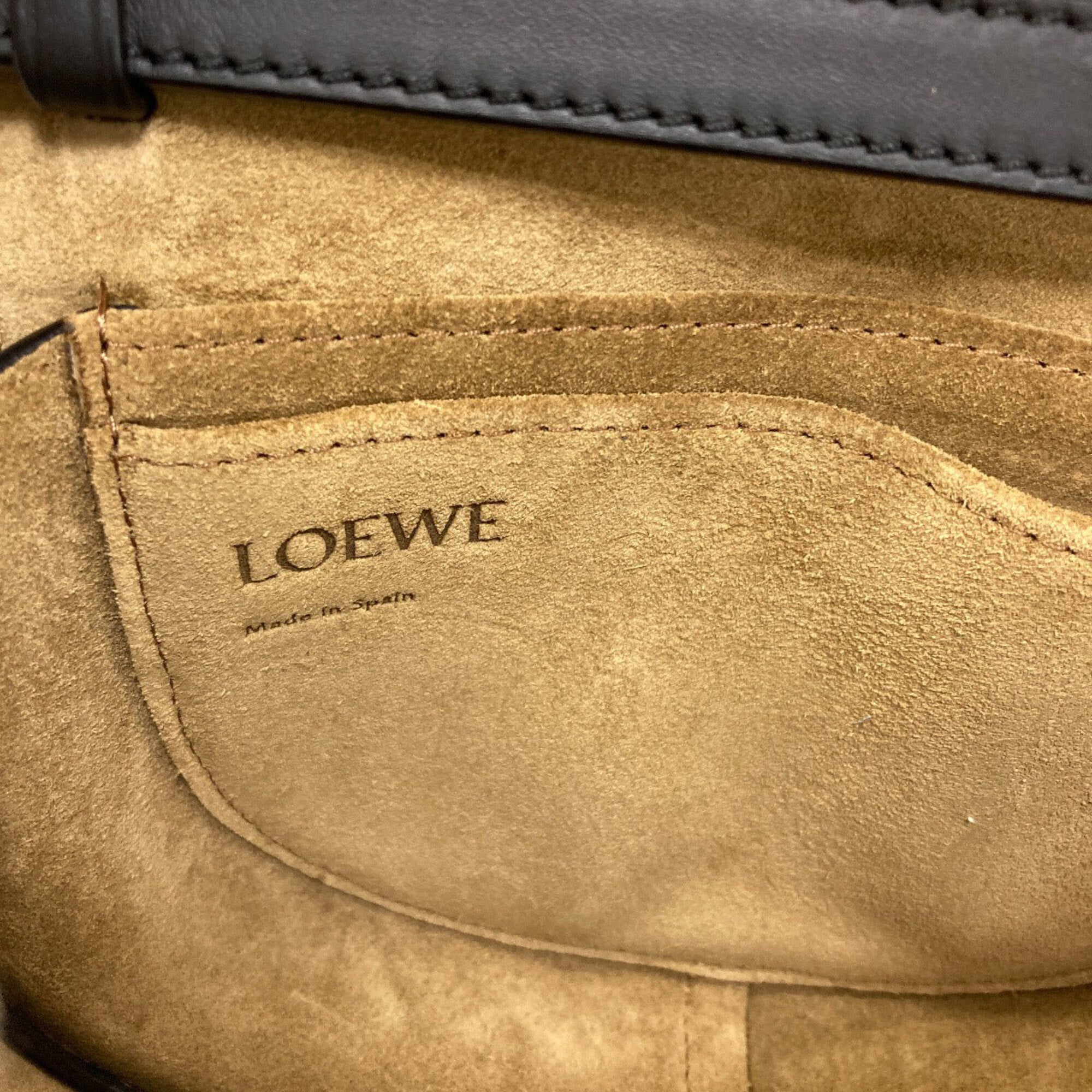 Loewe Black Leather Shoulder Bag (Pre-Owned)