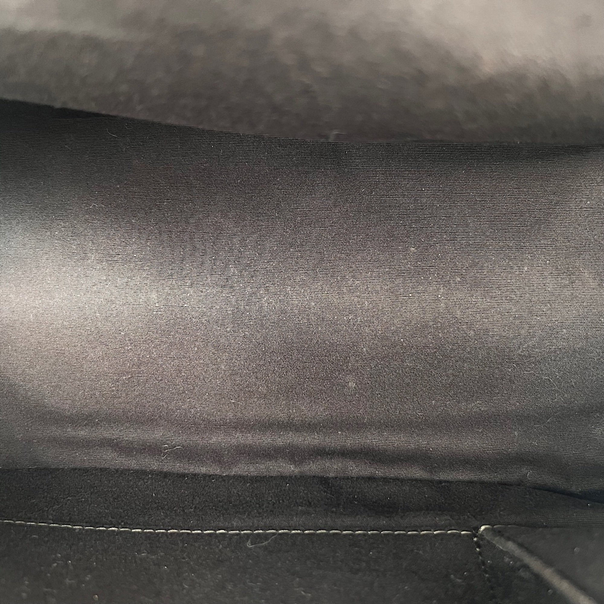 Louis Vuitton Wine Handbag (Pre-Owned)