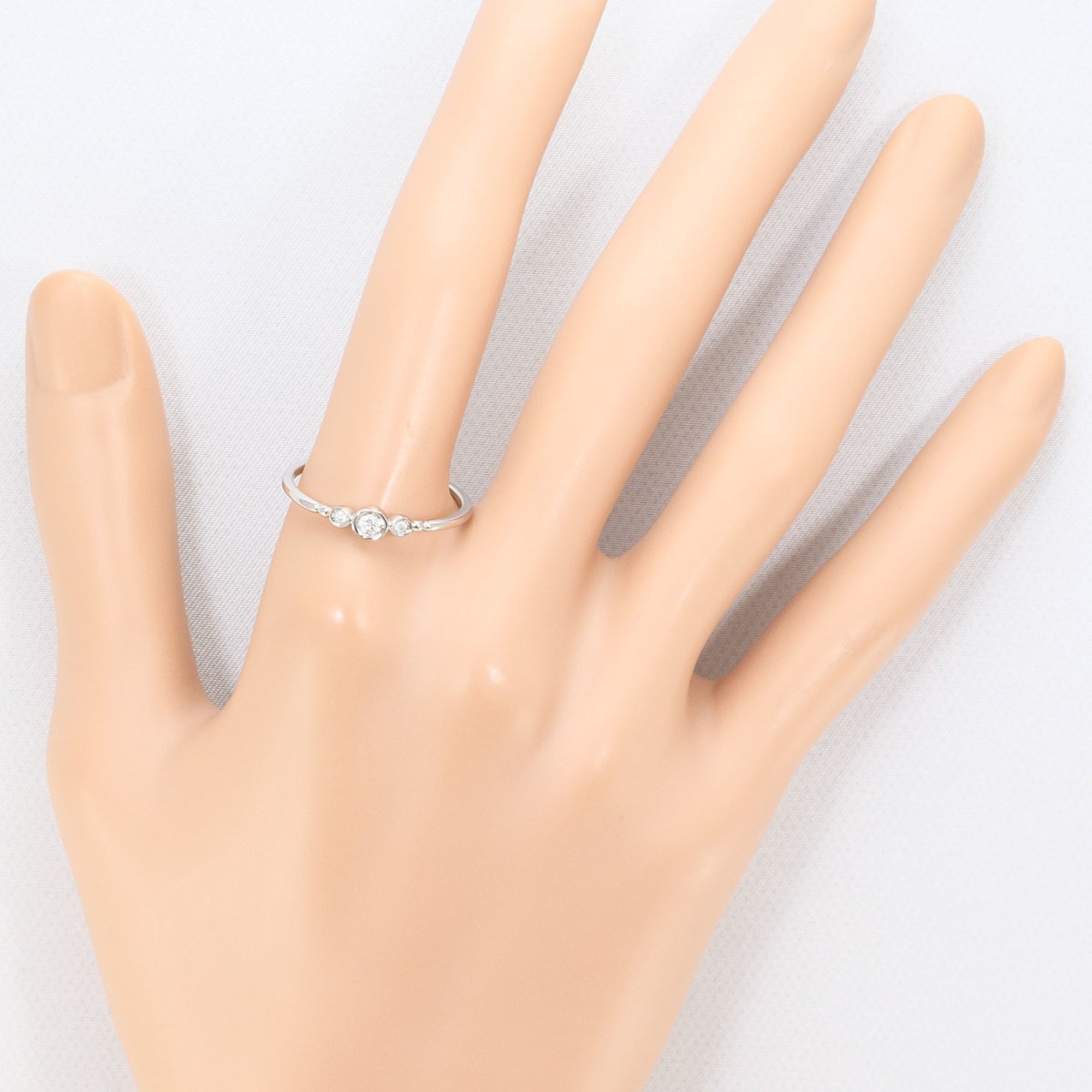 Unbranded White Gold White Gold (10K) Band Ring (Pre-Owned)