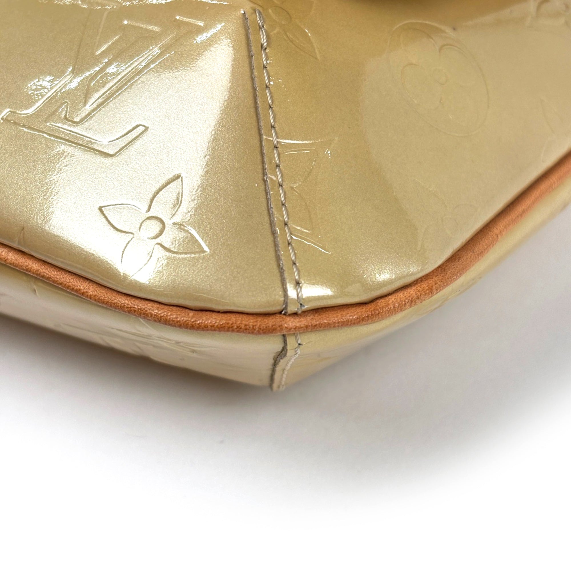 Louis Vuitton Beige Monogram Vernis Shoulder Bag (Pre-Owned)