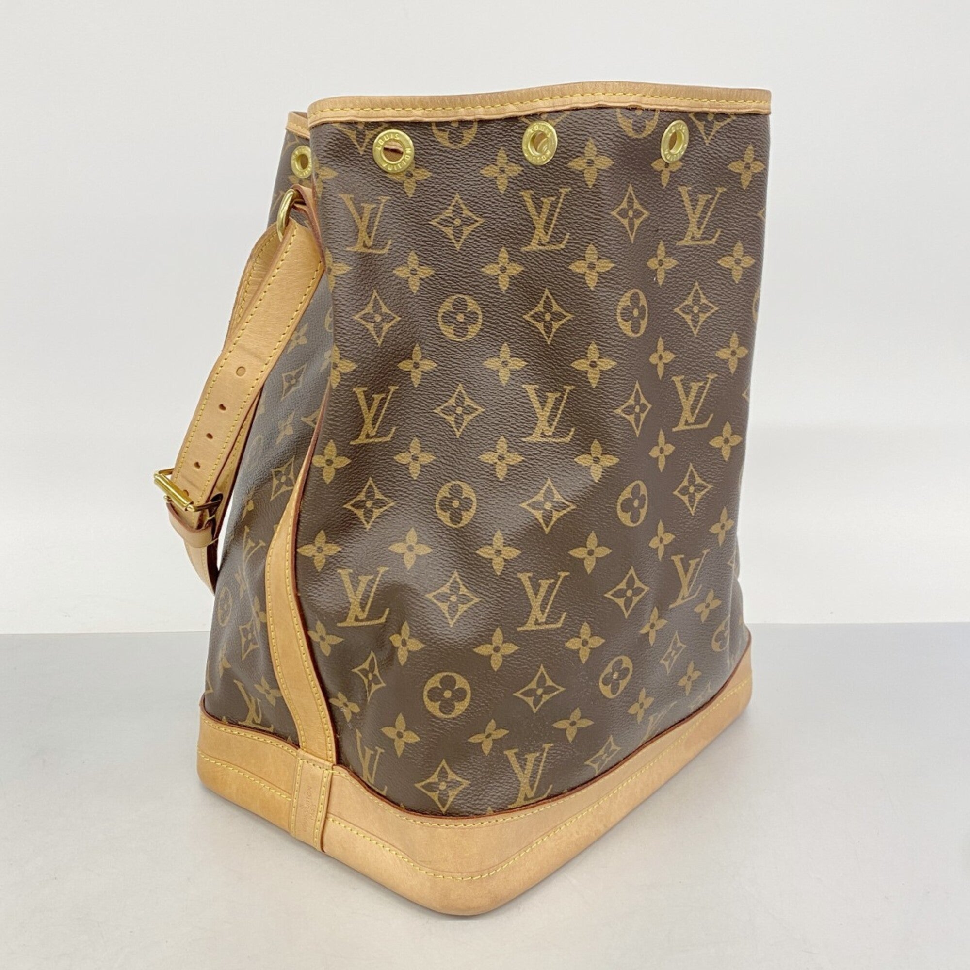 Louis Vuitton Brown Shoulder Bag (Pre-Owned)
