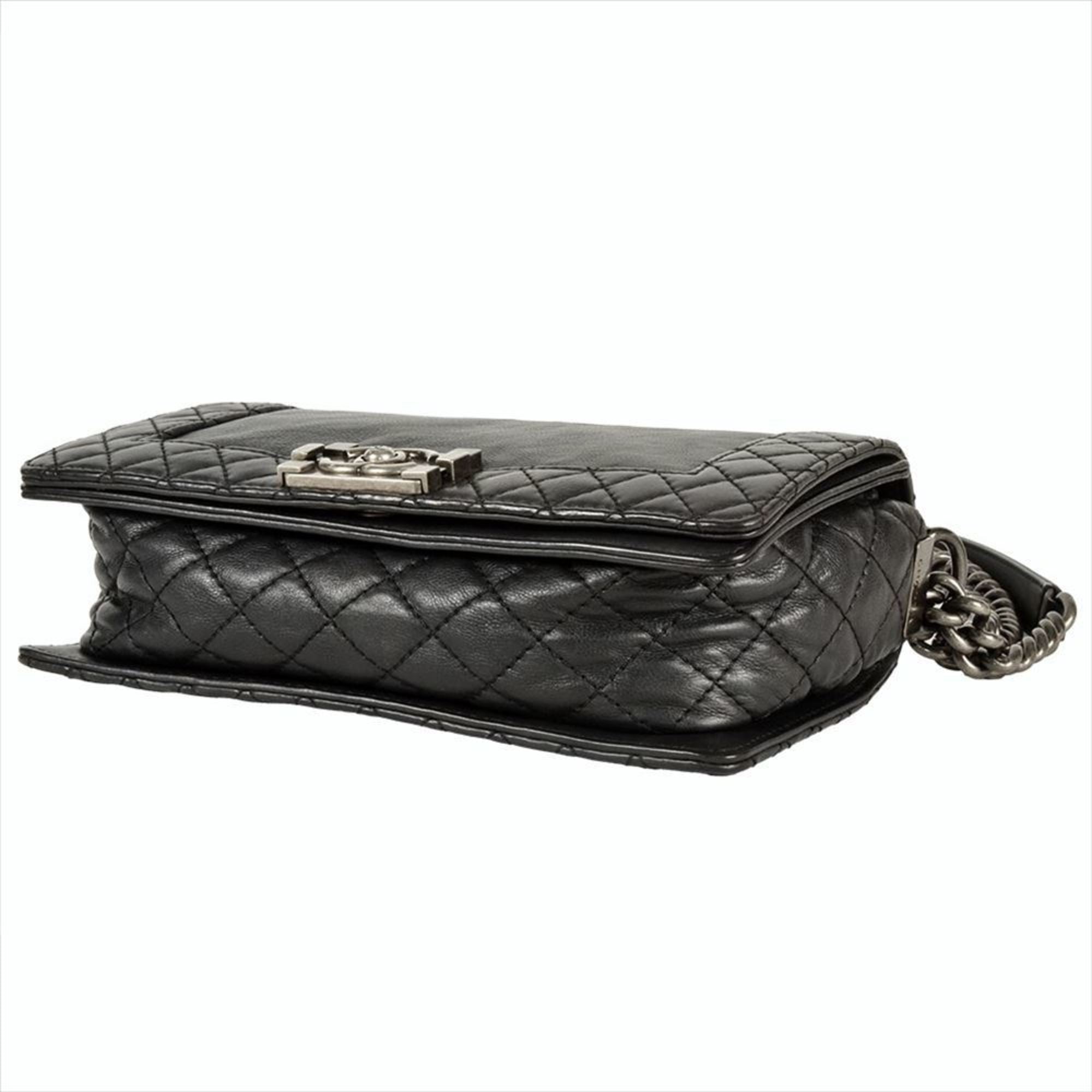 Chanel Black Leather Shoulder Bag (Pre-Owned)
