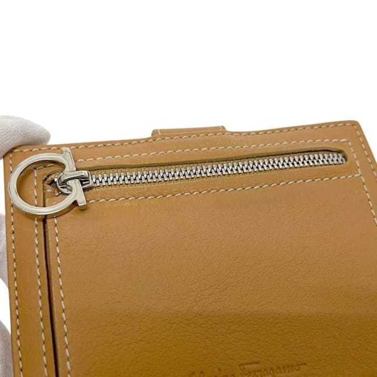 Salvatore Ferragamo Brown Camel Leather Wallet (Bi-Fold) (Pre-Owned)