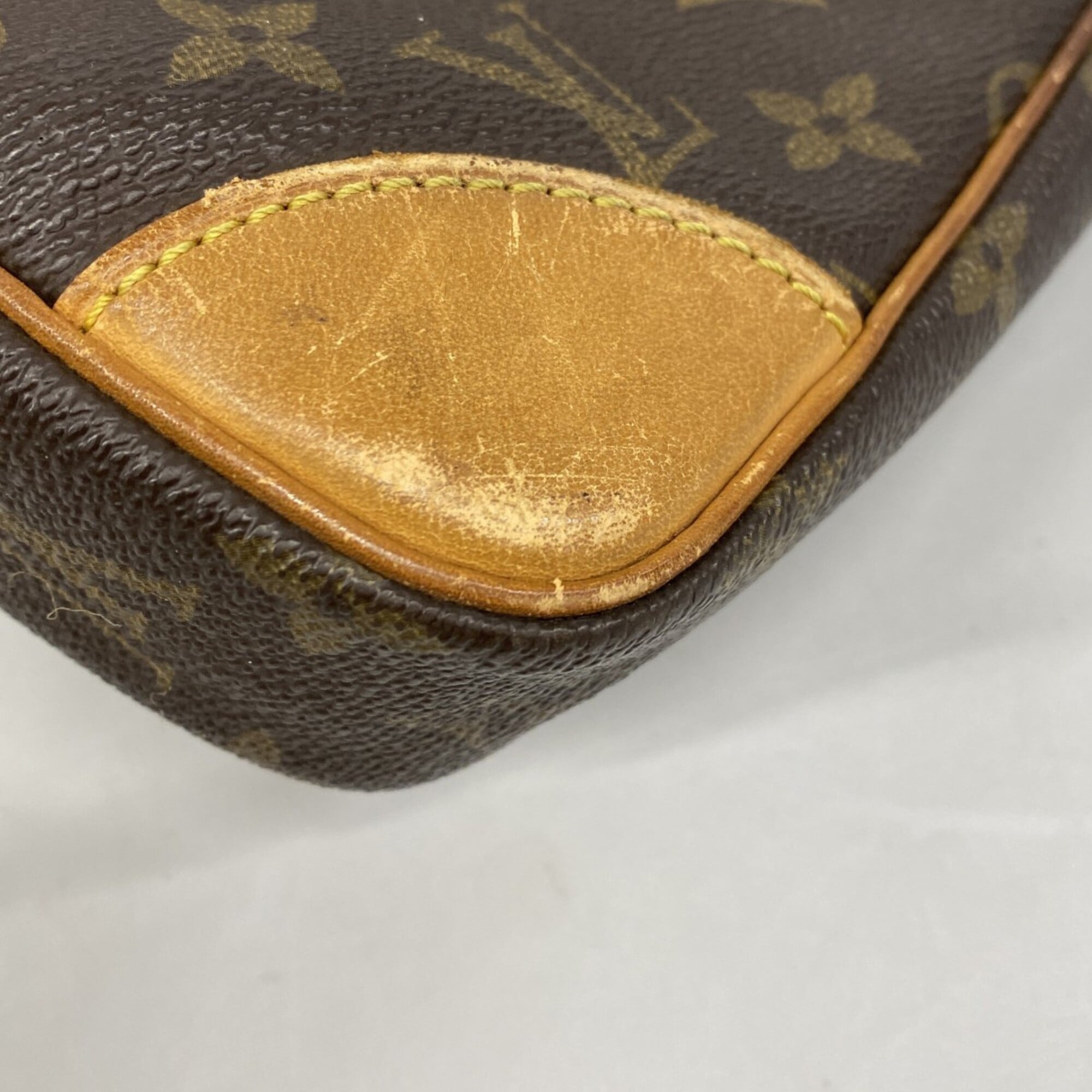 Louis Vuitton Brown Clutch Bag (Pre-Owned)