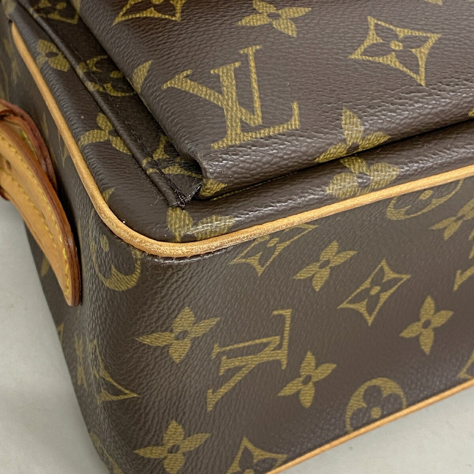 Louis Vuitton Brown Shoulder Bag (Pre-Owned)