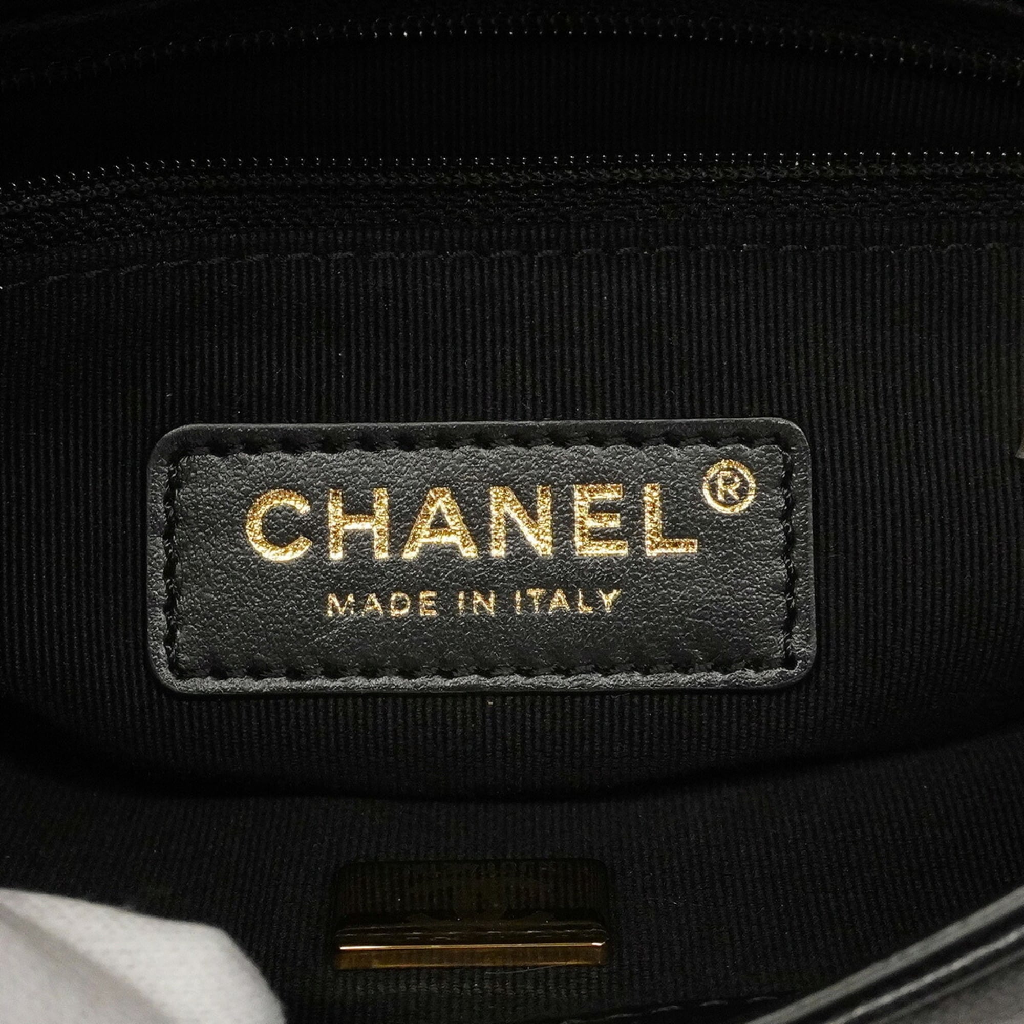 Chanel Black Leather Shoulder Bag (Pre-Owned)