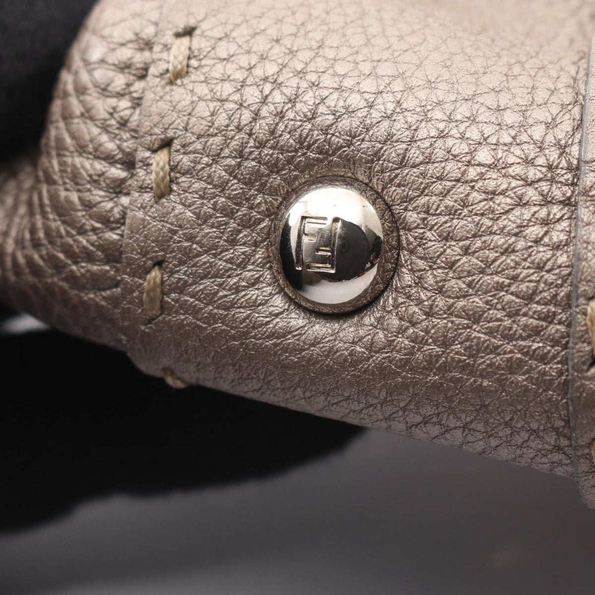 Fendi Beige Leather Handbag (Pre-Owned)