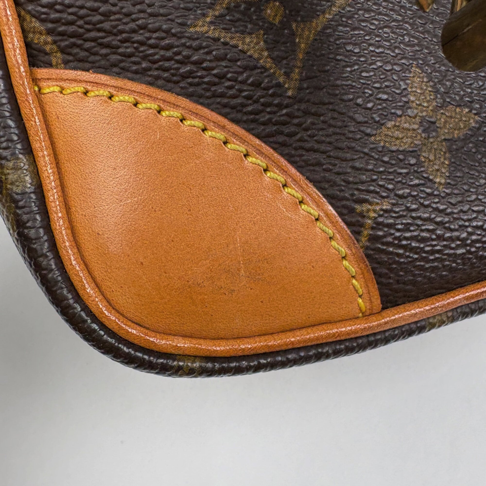 Louis Vuitton Monogram Brown Monogram Shoulder Bag (Pre-Owned)
