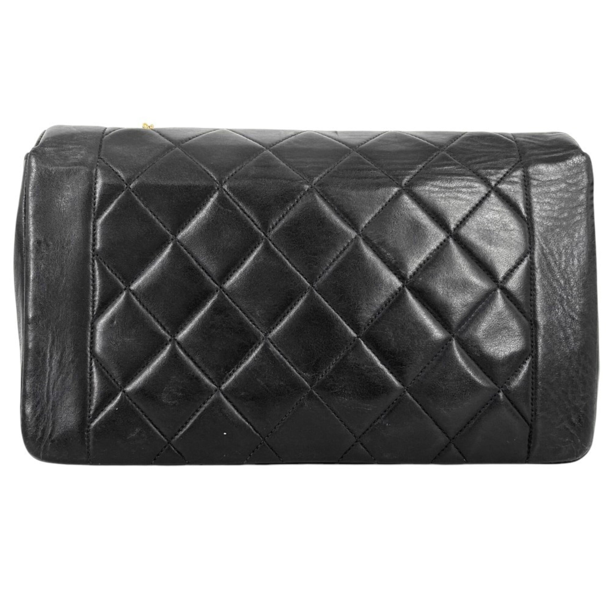 Chanel Black Leather Shoulder Bag (Pre-Owned)